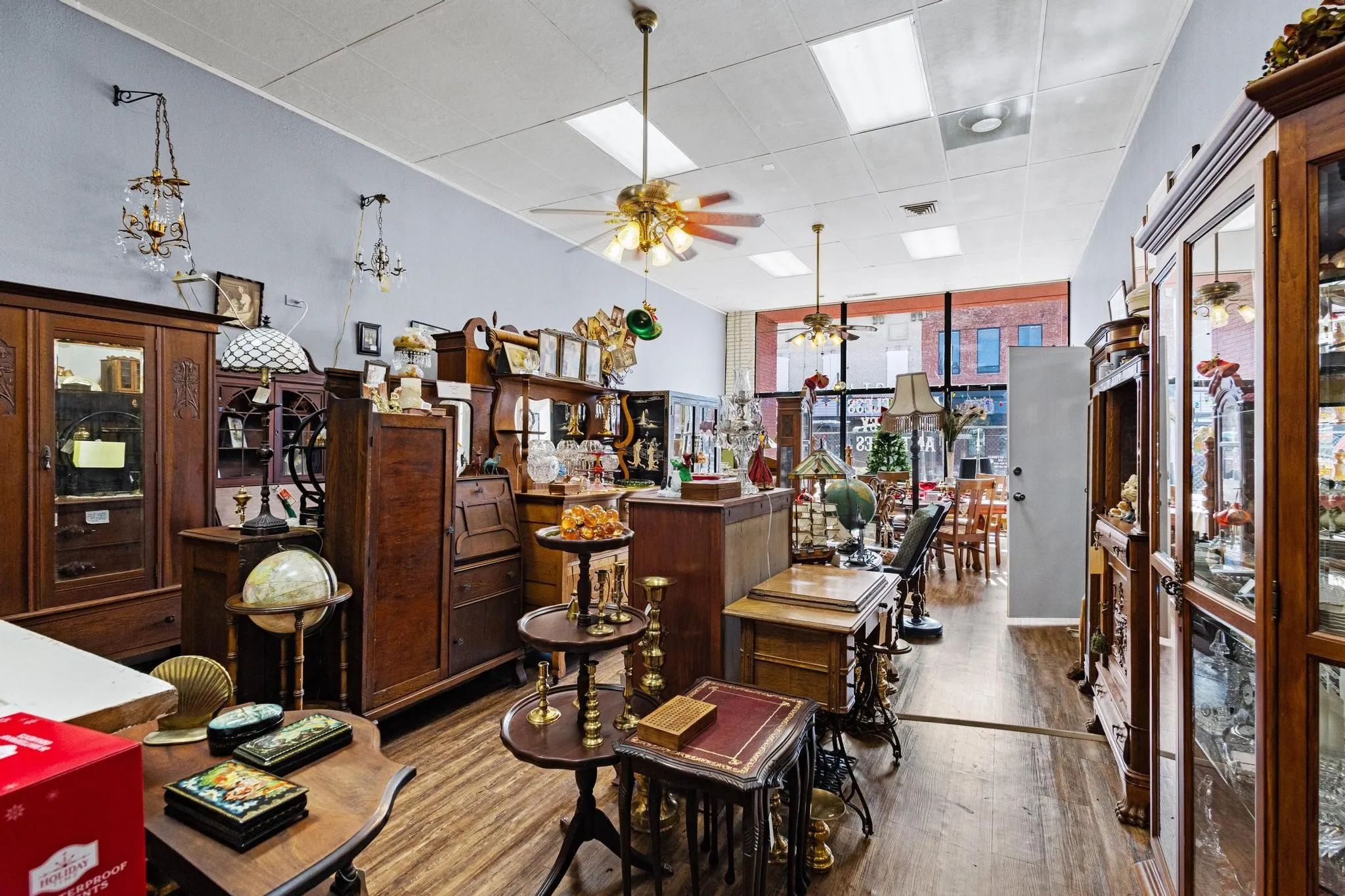 Retail For Sale in Grayson County , 431 W Main Street, Denison, Texas 75020, 0, 0, Garage spaces, 0 Sqft, built in 1959, Preowned, mls#21135204, Real Estate Agent in Denison, Homes For Sale in Grayson county, Homes For Sale in Denison, Realtor in Denison Texas, Real Estate Brokerage Independent Realty Texas, Luminita Cordes Realtor
