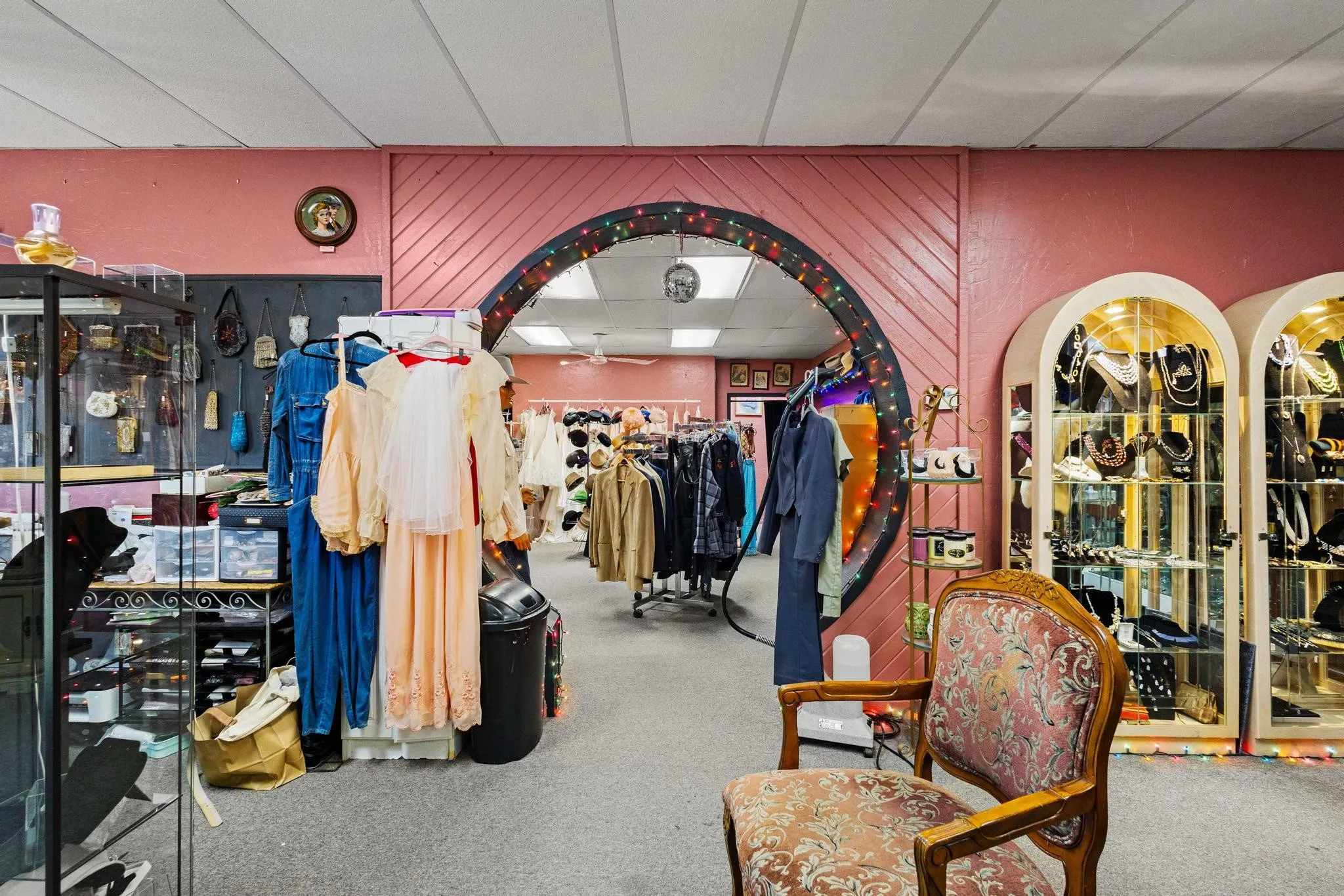 Retail For Sale in Grayson County , 431 W Main Street, Denison, Texas 75020, 0, 0, Garage spaces, 0 Sqft, built in 1959, Preowned, mls#21135204, Real Estate Agent in Denison, Homes For Sale in Grayson county, Homes For Sale in Denison, Realtor in Denison Texas, Real Estate Brokerage Independent Realty Texas, Luminita Cordes Realtor