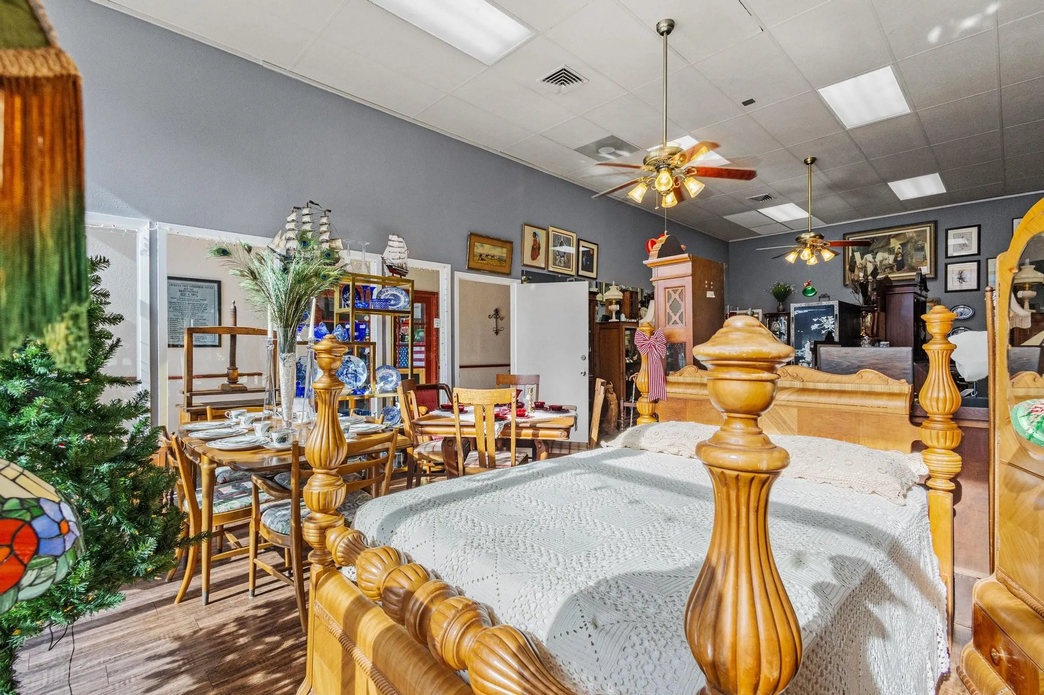 Retail For Sale in Grayson County , 431 W Main Street, Denison, Texas 75020, 0, 0, Garage spaces, 0 Sqft, built in 1959, Preowned, mls#21135204, Real Estate Agent in Denison, Homes For Sale in Grayson county, Homes For Sale in Denison, Realtor in Denison Texas, Real Estate Brokerage Independent Realty Texas, Luminita Cordes Realtor
