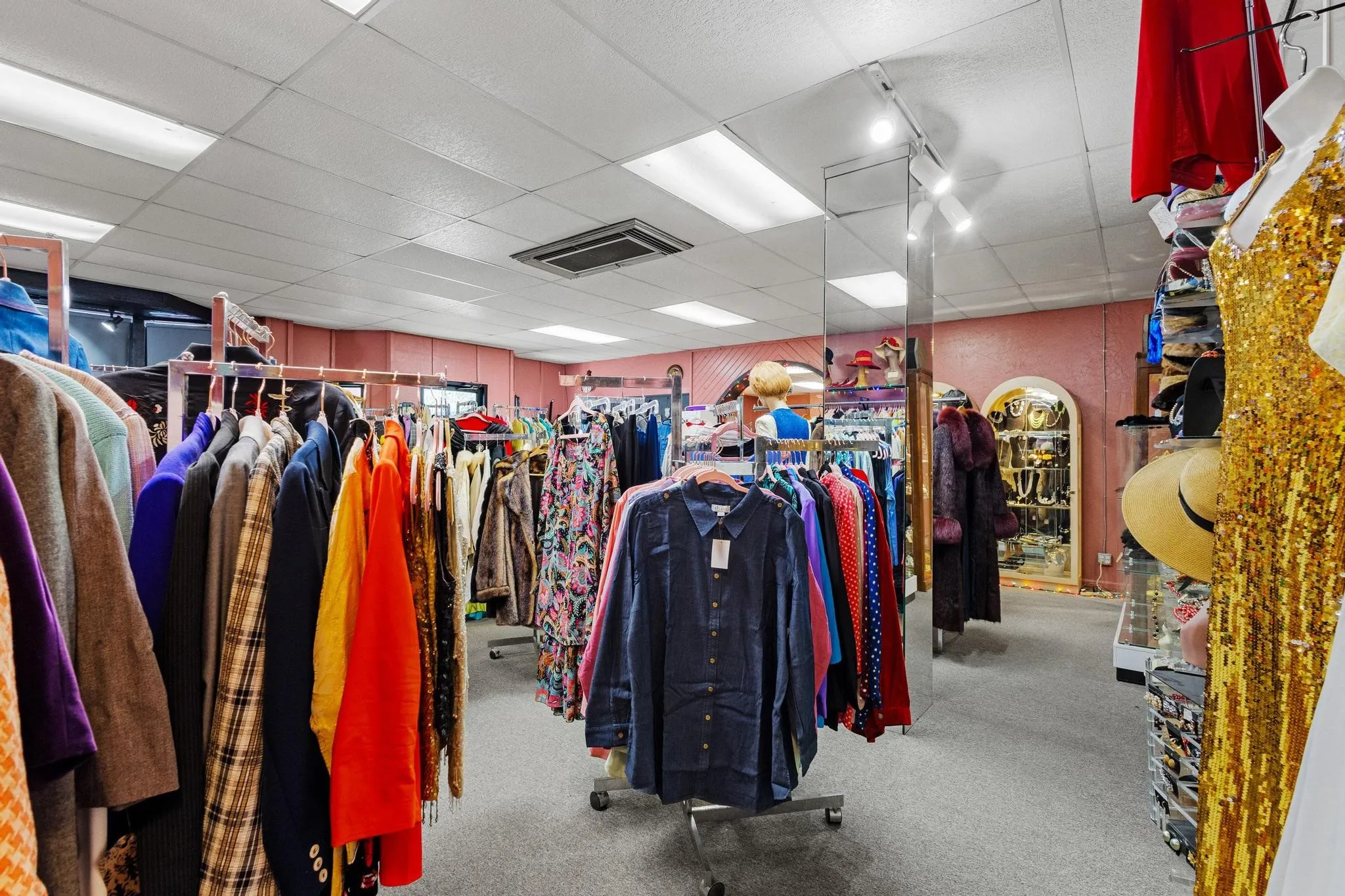 Retail For Sale in Grayson County , 431 W Main Street, Denison, Texas 75020, 0, 0, Garage spaces, 0 Sqft, built in 1959, Preowned, mls#21135204, Real Estate Agent in Denison, Homes For Sale in Grayson county, Homes For Sale in Denison, Realtor in Denison Texas, Real Estate Brokerage Independent Realty Texas, Luminita Cordes Realtor
