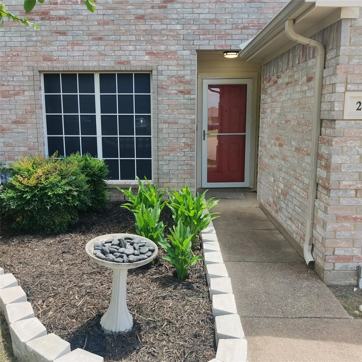 Single Family Residence For Sale in Ellis County , 222 Chesterfield Circle, Waxahachie, Texas 75165, 4 Bedroom, 3 Bathroom, 2 Garage spaces, 2,146 Sqft, built in 2005, mls#21136543, Real Estate Agent in Waxahachie, Homes For Sale in Ellis county, Homes For Sale in Waxahachie, Realtor in Waxahachie Texas, Real Estate Brokerage Independent Realty Texas, Luminita Cordes Realtor