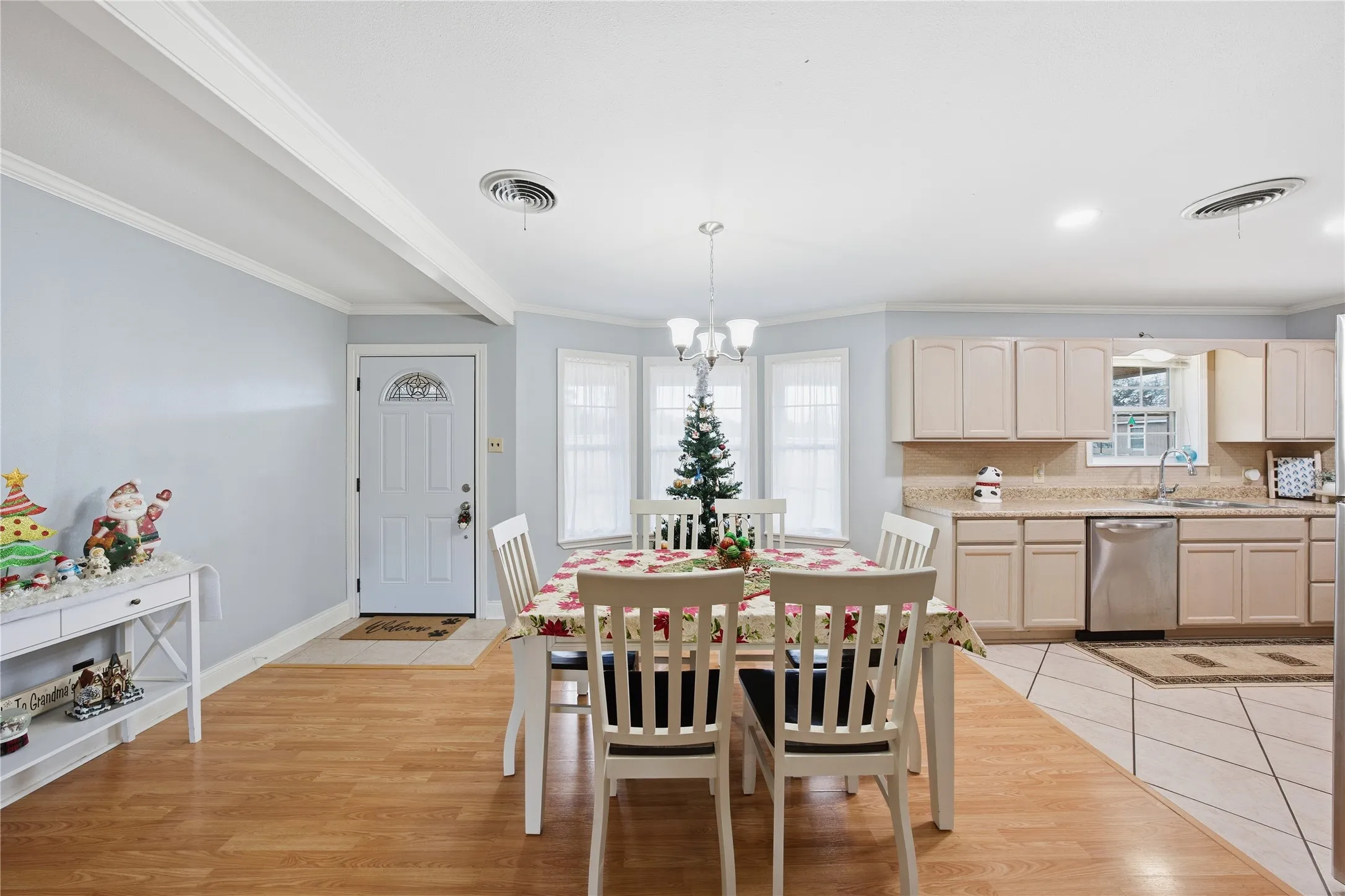 Single Family Residence For Sale in Henderson County , 12637 State Highway 19 N, Athens, Texas 75752, 3 Bedrooms, 2 Bathrooms, 2 Garage spaces, 1,674 Sqft, built in 1985, Preowned, Price $473,000, mls#21136586, Real Estate Agent in Athens, Homes For Sale in Henderson county, Homes For Sale in Athens, Realtor in Athens Texas, Real Estate Brokerage Independent Realty Texas, Luminita Cordes Realtor