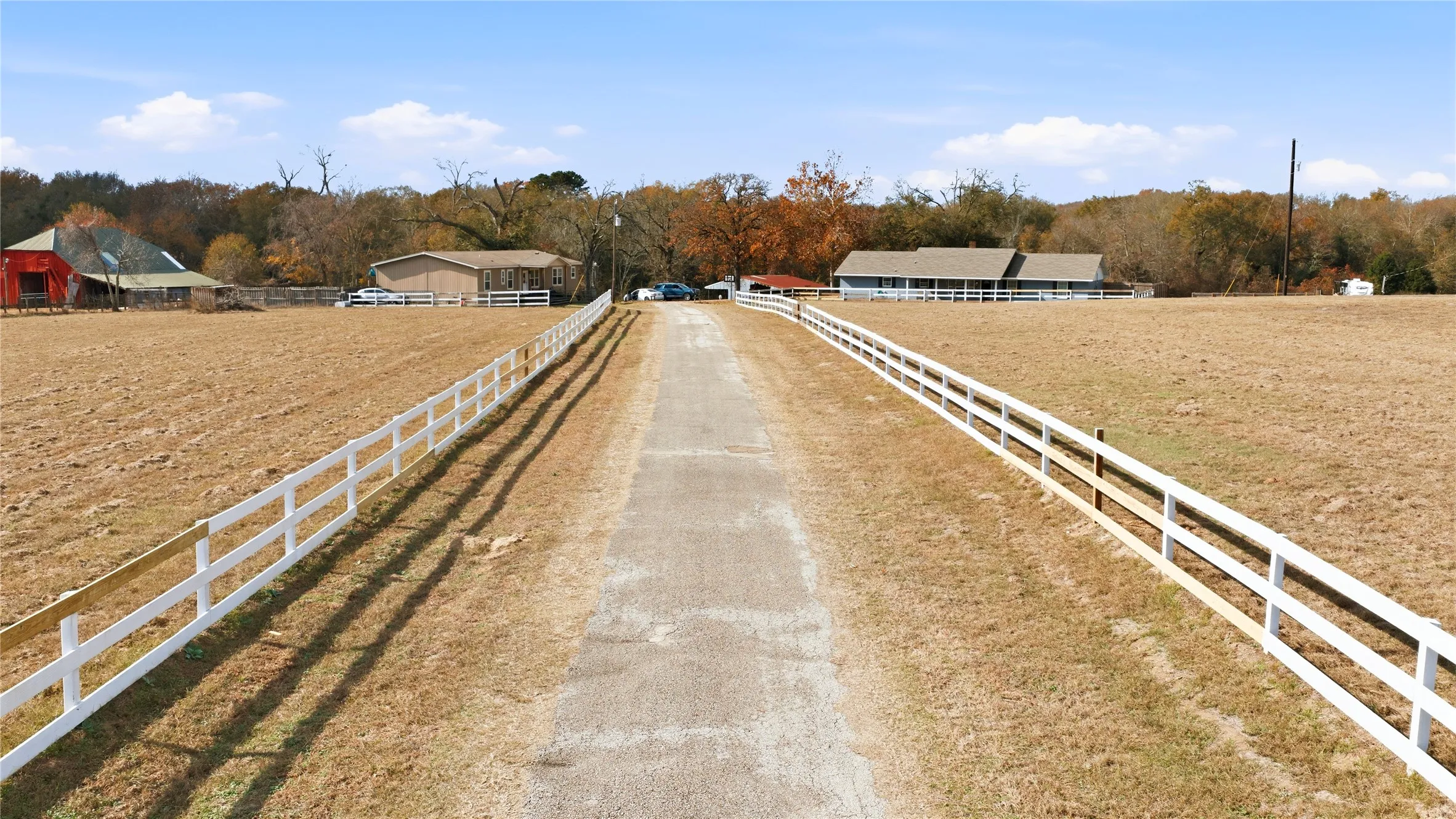 Single Family Residence For Sale in Henderson County , 12637 State Highway 19 N, Athens, Texas 75752, 3 Bedrooms, 2 Bathrooms, 2 Garage spaces, 1,674 Sqft, built in 1985, Preowned, Price $473,000, mls#21136586, Real Estate Agent in Athens, Homes For Sale in Henderson county, Homes For Sale in Athens, Realtor in Athens Texas, Real Estate Brokerage Independent Realty Texas, Luminita Cordes Realtor