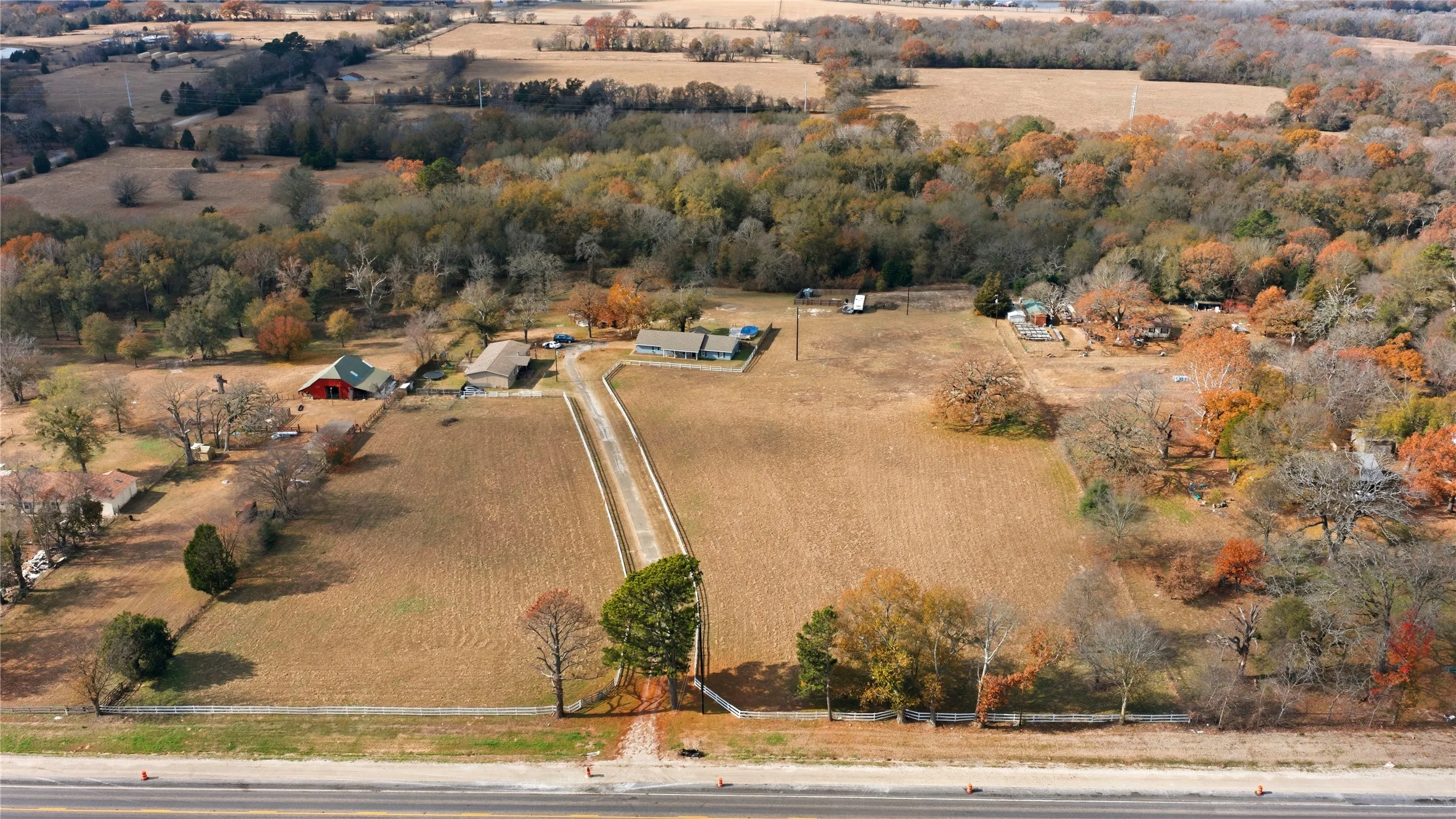 Single Family Residence For Sale in Henderson County , 12637 State Highway 19 N, Athens, Texas 75752, 3 Bedrooms, 2 Bathrooms, 2 Garage spaces, 1,674 Sqft, built in 1985, Preowned, Price $473,000, mls#21136586, Real Estate Agent in Athens, Homes For Sale in Henderson county, Homes For Sale in Athens, Realtor in Athens Texas, Real Estate Brokerage Independent Realty Texas, Luminita Cordes Realtor