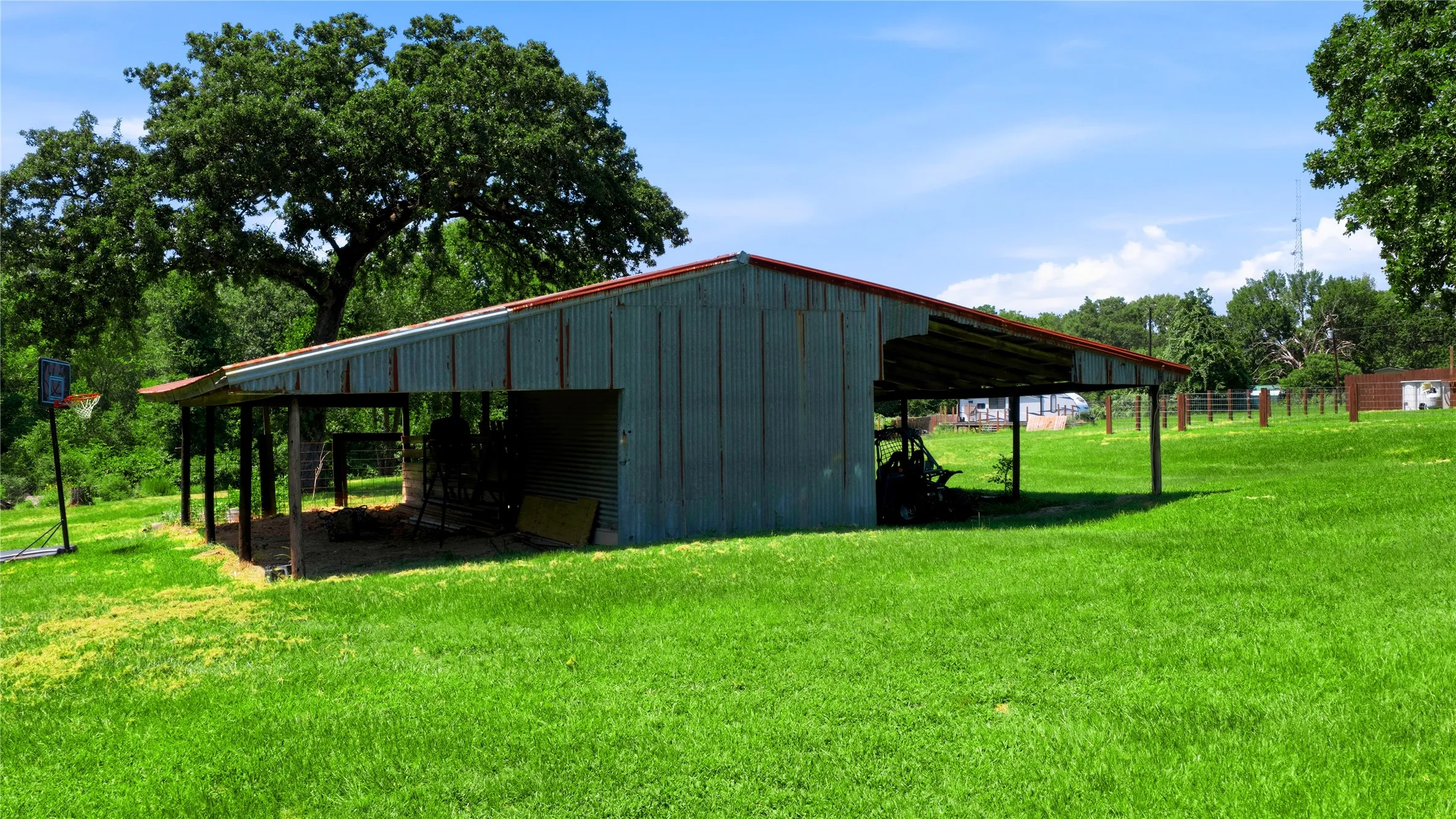 Single Family Residence For Sale in Henderson County , 12637 State Highway 19 N, Athens, Texas 75752, 3 Bedrooms, 2 Bathrooms, 2 Garage spaces, 1,674 Sqft, built in 1985, Preowned, Price $473,000, mls#21136586, Real Estate Agent in Athens, Homes For Sale in Henderson county, Homes For Sale in Athens, Realtor in Athens Texas, Real Estate Brokerage Independent Realty Texas, Luminita Cordes Realtor
