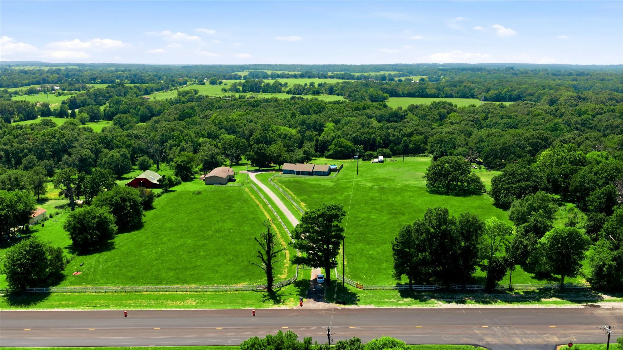 Single Family Residence For Sale in Henderson County , 12637 State Highway 19 N, Athens, Texas 75752, 3 Bedrooms, 2 Bathrooms, 2 Garage spaces, 1,674 Sqft, built in 1985, Preowned, Price $473,000, mls#21136586, Real Estate Agent in Athens, Homes For Sale in Henderson county, Homes For Sale in Athens, Realtor in Athens Texas, Real Estate Brokerage Independent Realty Texas, Luminita Cordes Realtor