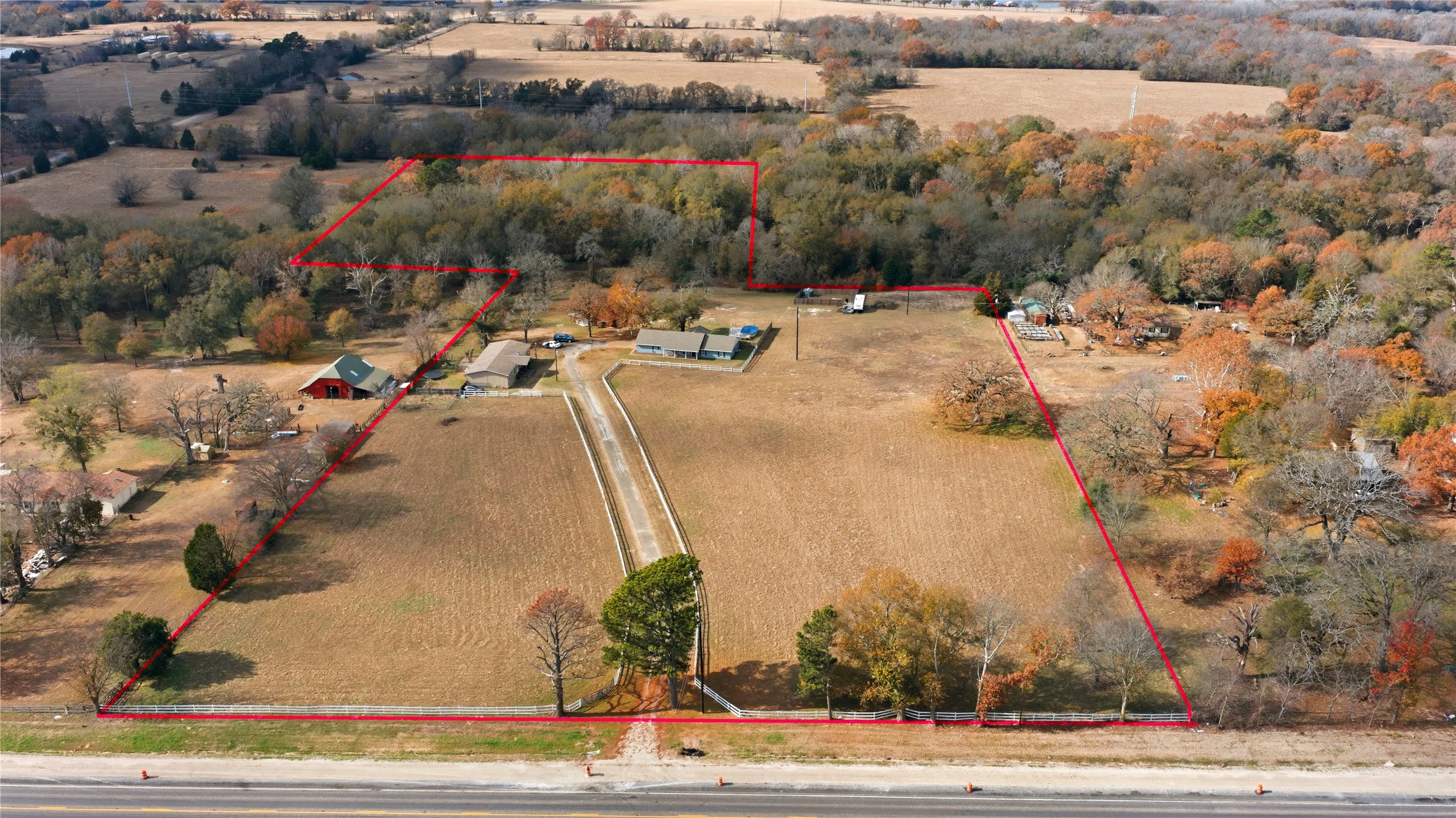 Single Family Residence For Sale in Henderson County , 12637 State Highway 19 N, Athens, Texas 75752, 3 Bedrooms, 2 Bathrooms, 2 Garage spaces, 1,674 Sqft, built in 1985, Preowned, Price $473,000, mls#21136586, Real Estate Agent in Athens, Homes For Sale in Henderson county, Homes For Sale in Athens, Realtor in Athens Texas, Real Estate Brokerage Independent Realty Texas, Luminita Cordes Realtor