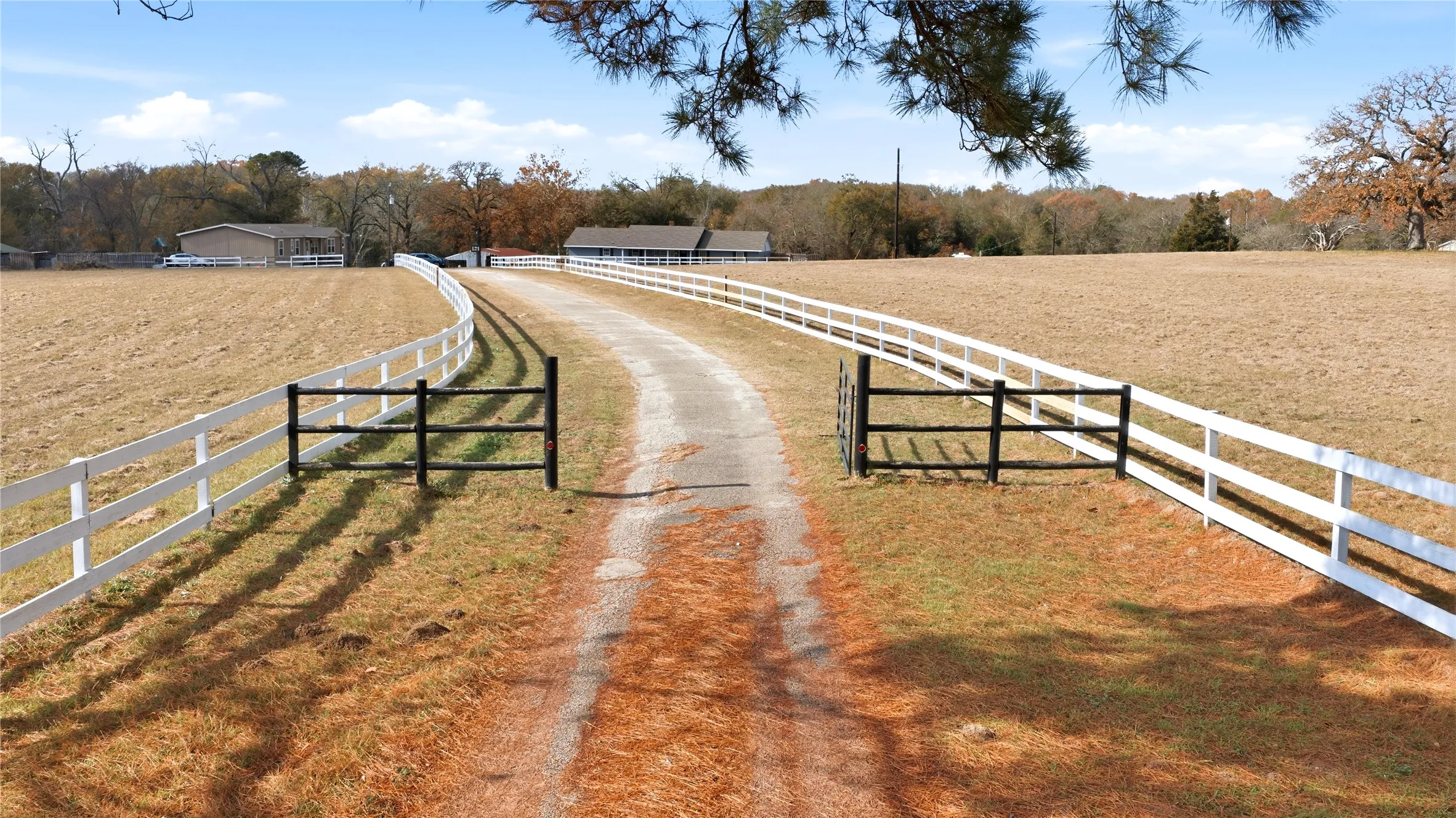 Single Family Residence For Sale in Henderson County , 12637 State Highway 19 N, Athens, Texas 75752, 3 Bedrooms, 2 Bathrooms, 2 Garage spaces, 1,674 Sqft, built in 1985, Preowned, Price $473,000, mls#21136586, Real Estate Agent in Athens, Homes For Sale in Henderson county, Homes For Sale in Athens, Realtor in Athens Texas, Real Estate Brokerage Independent Realty Texas, Luminita Cordes Realtor