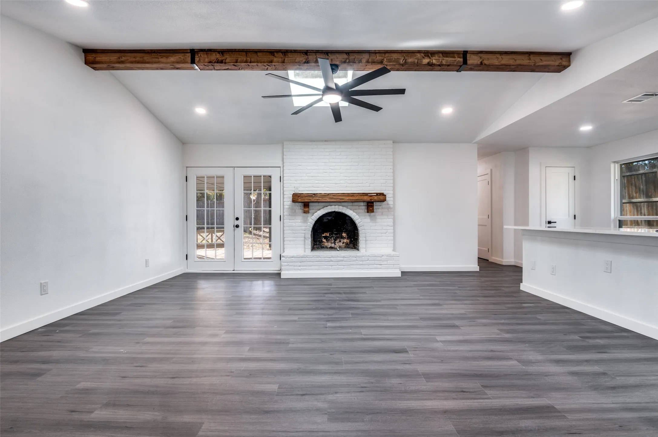Single Family Residence For Sale in Dallas County , 1241 Springbrook Drive, De Soto, Texas 75115, 4 Bedroom, 3 Bathroom, 2 Garage spaces, 1,865 Sqft, built in 1969, Preowned, mls#21136514, Real Estate Agent in De Soto, Homes For Sale in Dallas county, Homes For Sale in De Soto, Realtor in De Soto Texas, Real Estate Brokerage Independent Realty Texas, Luminita Cordes Realtor