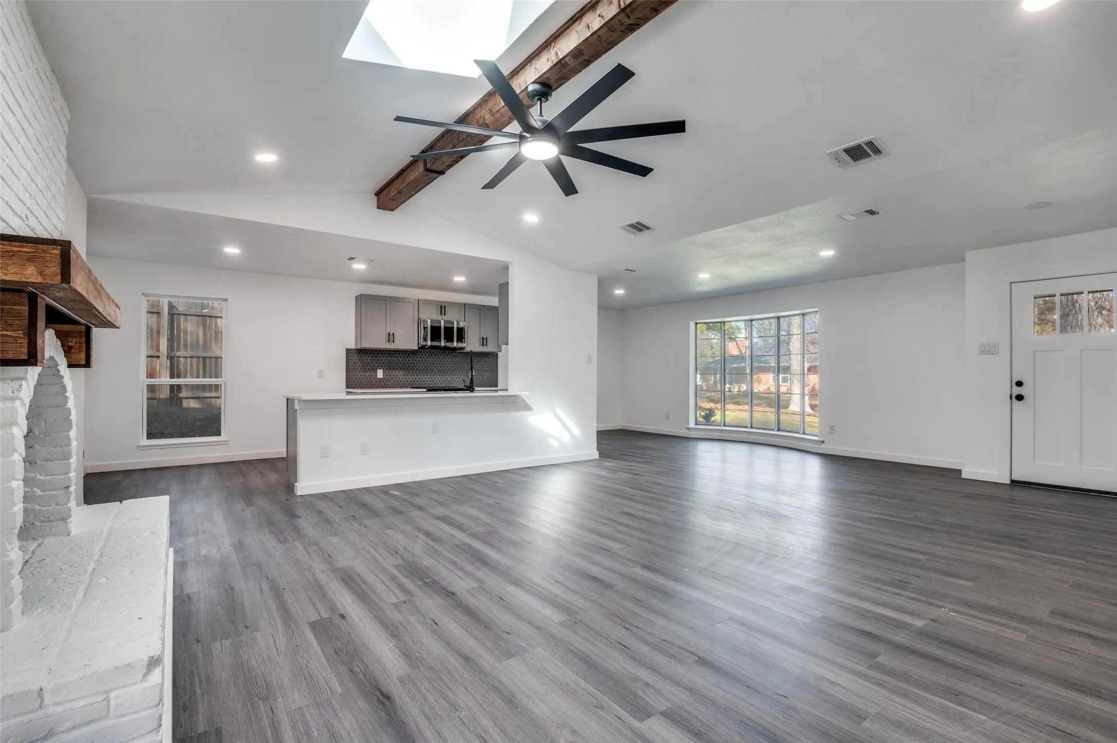 Single Family Residence For Sale in Dallas County , 1241 Springbrook Drive, De Soto, Texas 75115, 4 Bedroom, 3 Bathroom, 2 Garage spaces, 1,865 Sqft, built in 1969, Preowned, mls#21136514, Real Estate Agent in De Soto, Homes For Sale in Dallas county, Homes For Sale in De Soto, Realtor in De Soto Texas, Real Estate Brokerage Independent Realty Texas, Luminita Cordes Realtor