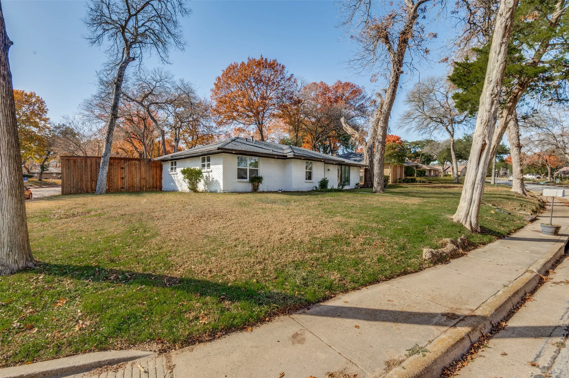 Single Family Residence For Sale in Dallas County , 1241 Springbrook Drive, De Soto, Texas 75115, 4 Bedroom, 3 Bathroom, 2 Garage spaces, 1,865 Sqft, built in 1969, Preowned, mls#21136514, Real Estate Agent in De Soto, Homes For Sale in Dallas county, Homes For Sale in De Soto, Realtor in De Soto Texas, Real Estate Brokerage Independent Realty Texas, Luminita Cordes Realtor