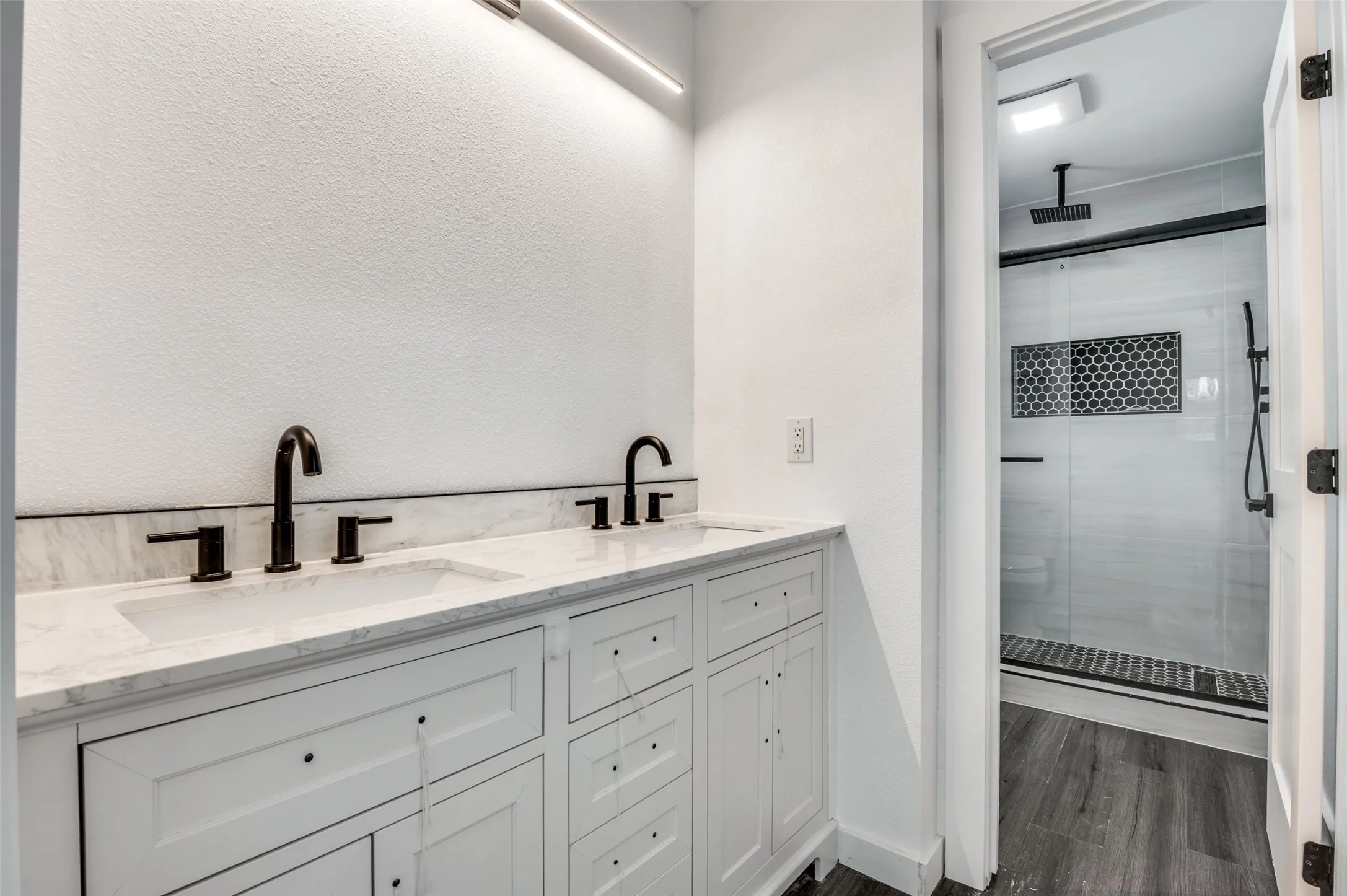 Single Family Residence For Sale in Dallas County , 1241 Springbrook Drive, De Soto, Texas 75115, 4 Bedroom, 3 Bathroom, 2 Garage spaces, 1,865 Sqft, built in 1969, Preowned, mls#21136514, Real Estate Agent in De Soto, Homes For Sale in Dallas county, Homes For Sale in De Soto, Realtor in De Soto Texas, Real Estate Brokerage Independent Realty Texas, Luminita Cordes Realtor