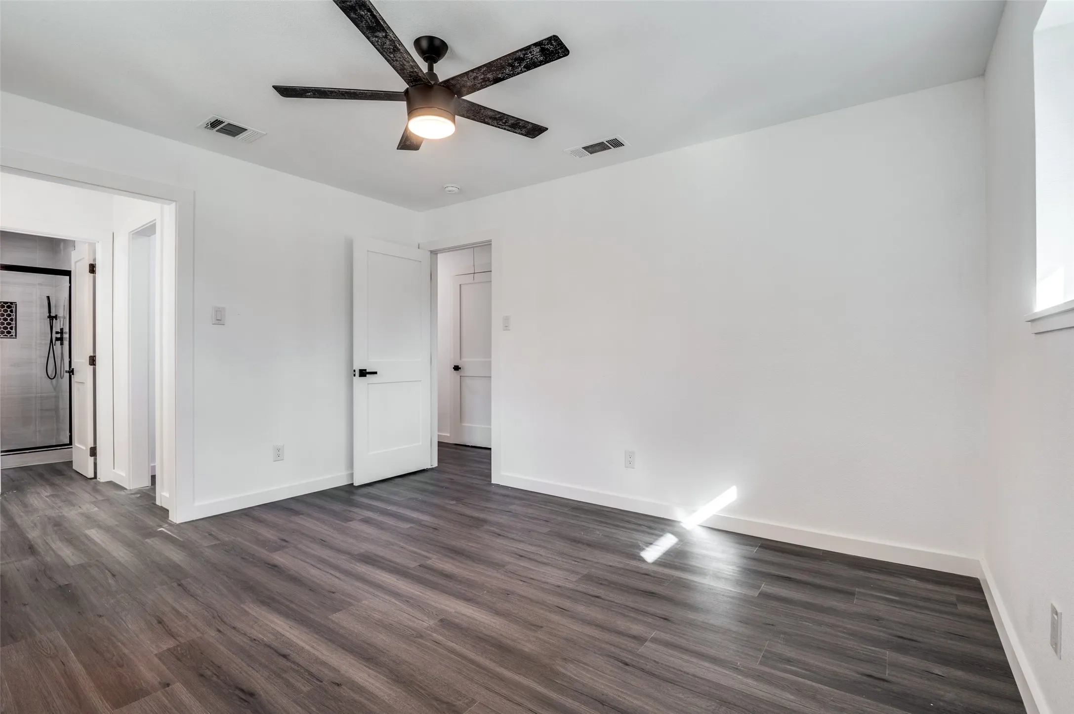 Single Family Residence For Sale in Dallas County , 1241 Springbrook Drive, De Soto, Texas 75115, 4 Bedroom, 3 Bathroom, 2 Garage spaces, 1,865 Sqft, built in 1969, Preowned, mls#21136514, Real Estate Agent in De Soto, Homes For Sale in Dallas county, Homes For Sale in De Soto, Realtor in De Soto Texas, Real Estate Brokerage Independent Realty Texas, Luminita Cordes Realtor