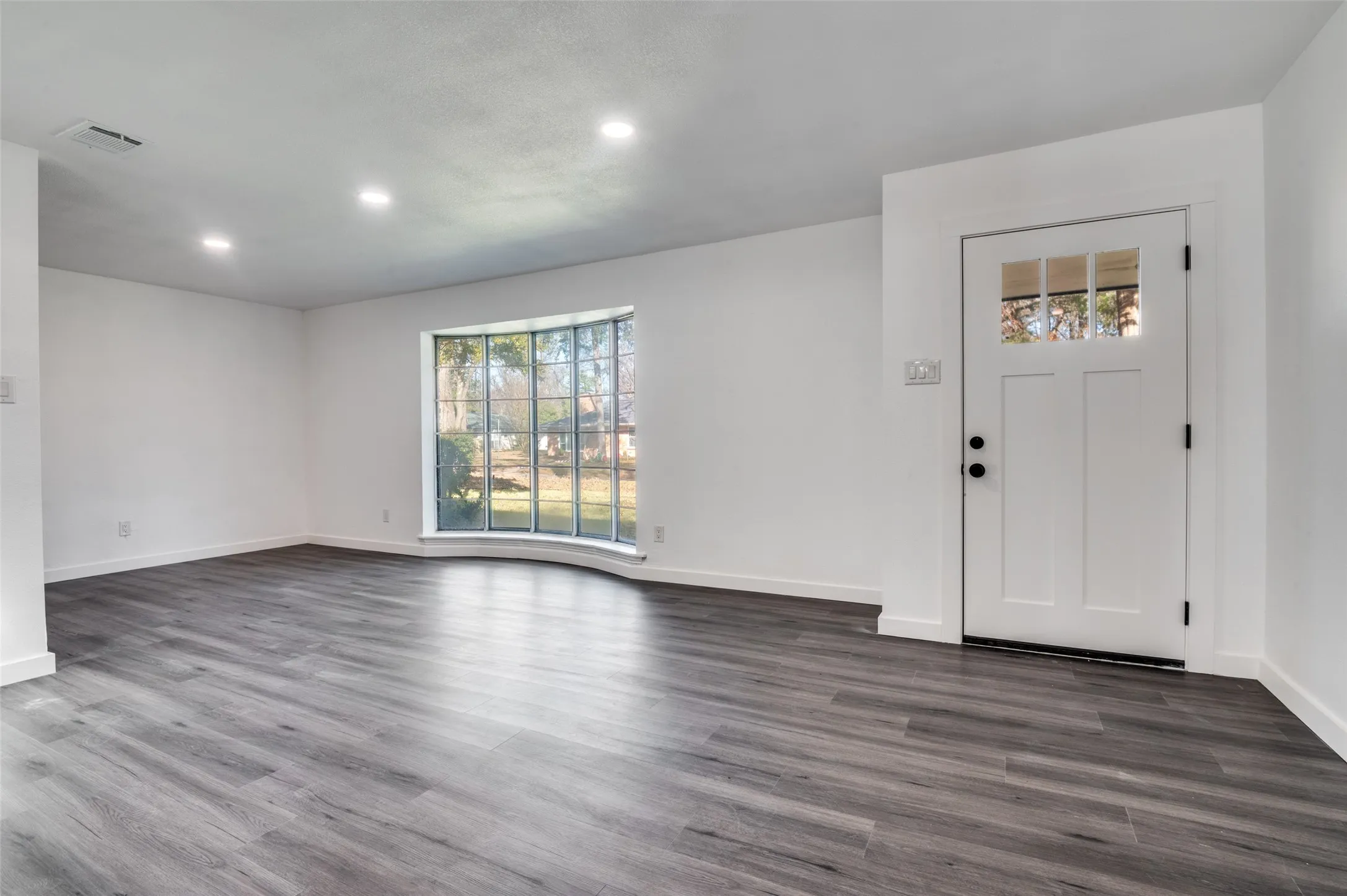 Single Family Residence For Sale in Dallas County , 1241 Springbrook Drive, De Soto, Texas 75115, 4 Bedroom, 3 Bathroom, 2 Garage spaces, 1,865 Sqft, built in 1969, Preowned, mls#21136514, Real Estate Agent in De Soto, Homes For Sale in Dallas county, Homes For Sale in De Soto, Realtor in De Soto Texas, Real Estate Brokerage Independent Realty Texas, Luminita Cordes Realtor