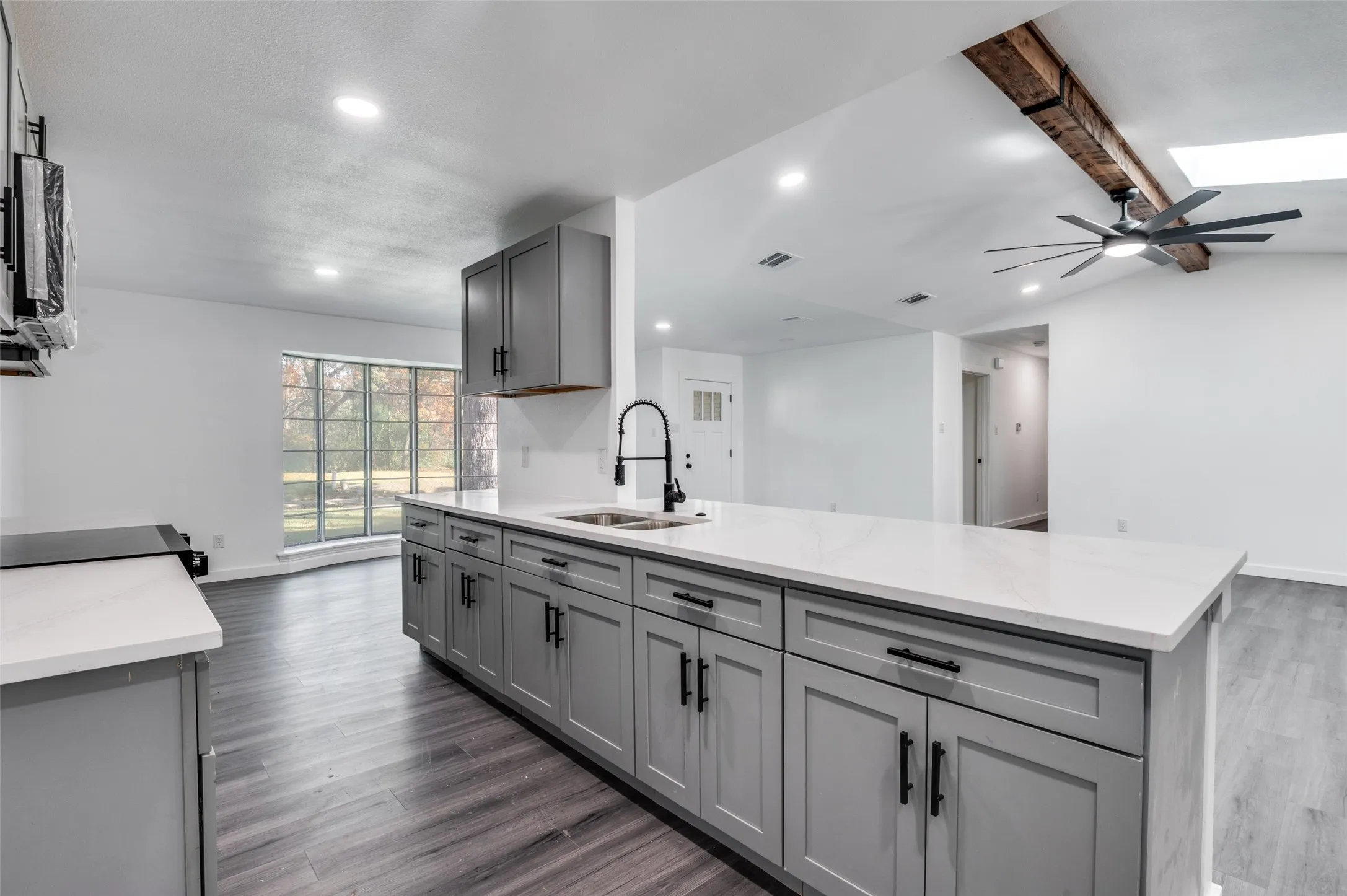 Single Family Residence For Sale in Dallas County , 1241 Springbrook Drive, De Soto, Texas 75115, 4 Bedroom, 3 Bathroom, 2 Garage spaces, 1,865 Sqft, built in 1969, Preowned, mls#21136514, Real Estate Agent in De Soto, Homes For Sale in Dallas county, Homes For Sale in De Soto, Realtor in De Soto Texas, Real Estate Brokerage Independent Realty Texas, Luminita Cordes Realtor