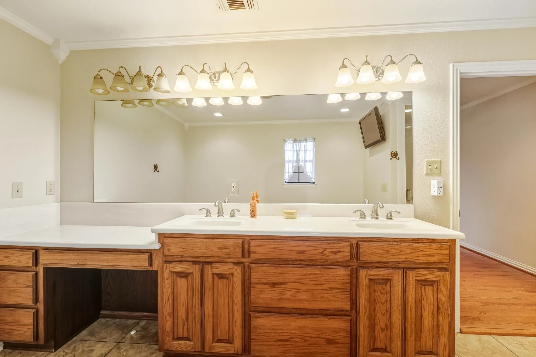 Single Family Residence For Sale in Wise County , 904 County Road 3341, Paradise, Texas 76073, 3 Bedroom, 3 Bathroom, 2 Garage spaces, 2,654 Sqft, built in 2007, Preowned, mls#21128054, Real Estate Agent in Paradise, Homes For Sale in Wise county, Homes For Sale in Paradise, Realtor in Paradise Texas, Real Estate Brokerage Independent Realty Texas, Luminita Cordes Realtor