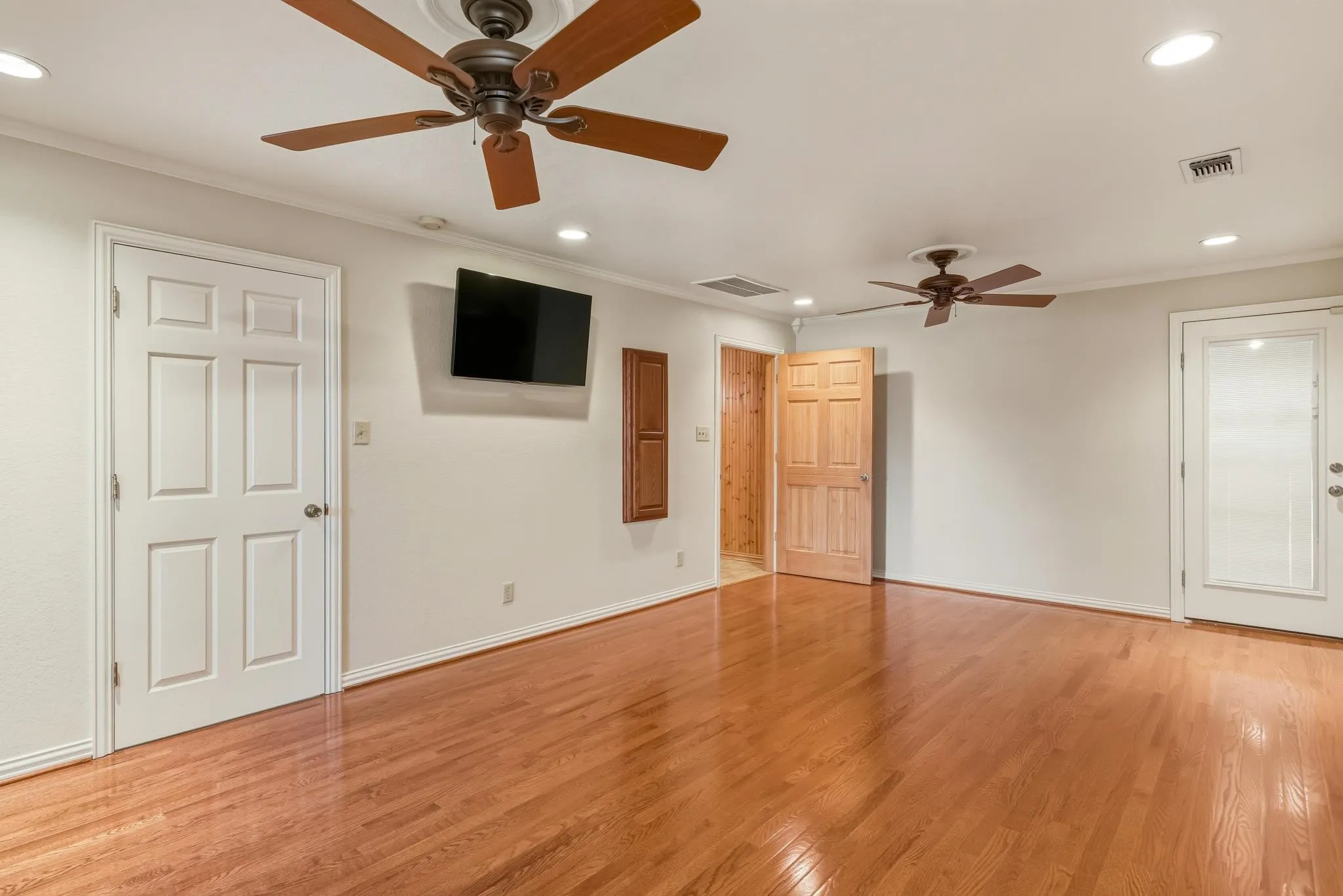 Single Family Residence For Sale in Wise County , 904 County Road 3341, Paradise, Texas 76073, 3 Bedroom, 3 Bathroom, 2 Garage spaces, 2,654 Sqft, built in 2007, Preowned, mls#21128054, Real Estate Agent in Paradise, Homes For Sale in Wise county, Homes For Sale in Paradise, Realtor in Paradise Texas, Real Estate Brokerage Independent Realty Texas, Luminita Cordes Realtor