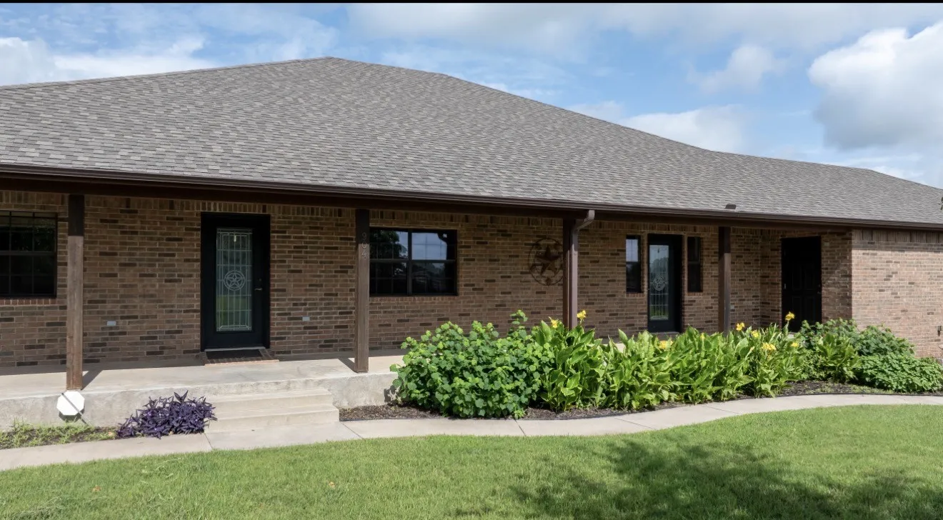 Single Family Residence For Sale in Wise County , 904 County Road 3341, Paradise, Texas 76073, 3 Bedroom, 3 Bathroom, 2 Garage spaces, 2,654 Sqft, built in 2007, Preowned, mls#21128054, Real Estate Agent in Paradise, Homes For Sale in Wise county, Homes For Sale in Paradise, Realtor in Paradise Texas, Real Estate Brokerage Independent Realty Texas, Luminita Cordes Realtor