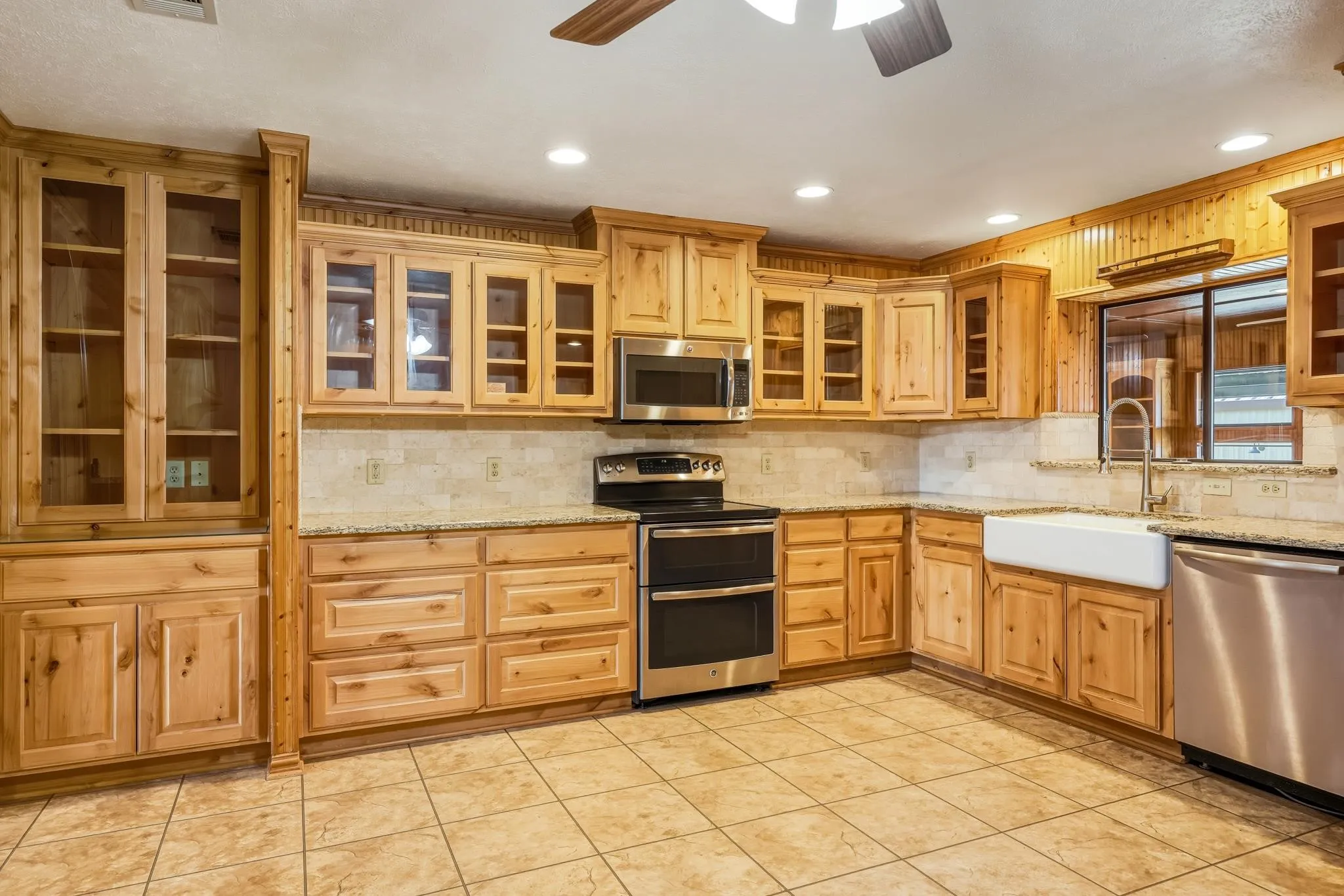Single Family Residence For Sale in Wise County , 904 County Road 3341, Paradise, Texas 76073, 3 Bedroom, 3 Bathroom, 2 Garage spaces, 2,654 Sqft, built in 2007, Preowned, mls#21128054, Real Estate Agent in Paradise, Homes For Sale in Wise county, Homes For Sale in Paradise, Realtor in Paradise Texas, Real Estate Brokerage Independent Realty Texas, Luminita Cordes Realtor