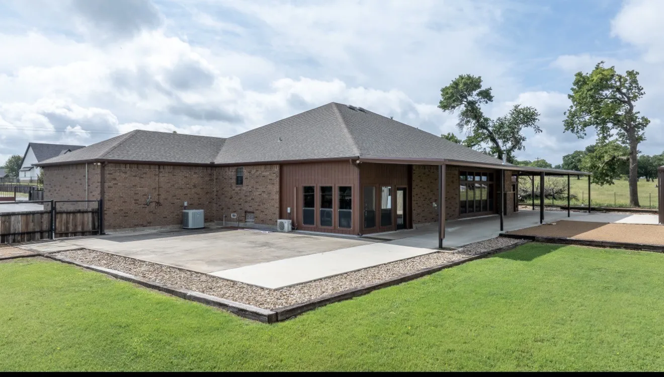 Single Family Residence For Sale in Wise County , 904 County Road 3341, Paradise, Texas 76073, 3 Bedroom, 3 Bathroom, 2 Garage spaces, 2,654 Sqft, built in 2007, Preowned, mls#21128054, Real Estate Agent in Paradise, Homes For Sale in Wise county, Homes For Sale in Paradise, Realtor in Paradise Texas, Real Estate Brokerage Independent Realty Texas, Luminita Cordes Realtor