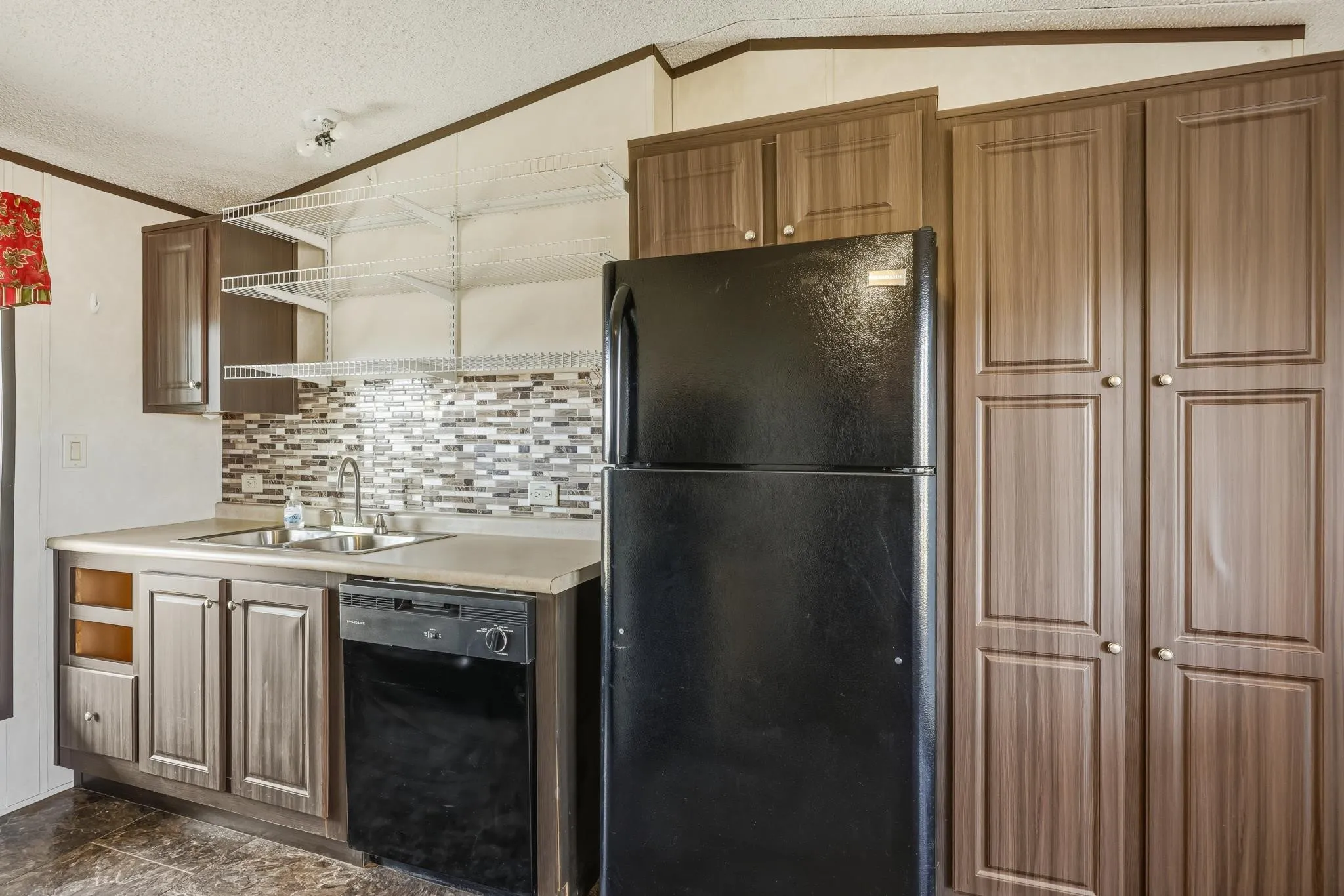 Single Family Residence For Sale in Wise County , 904 County Road 3341, Paradise, Texas 76073, 3 Bedroom, 3 Bathroom, 2 Garage spaces, 2,654 Sqft, built in 2007, Preowned, mls#21128054, Real Estate Agent in Paradise, Homes For Sale in Wise county, Homes For Sale in Paradise, Realtor in Paradise Texas, Real Estate Brokerage Independent Realty Texas, Luminita Cordes Realtor