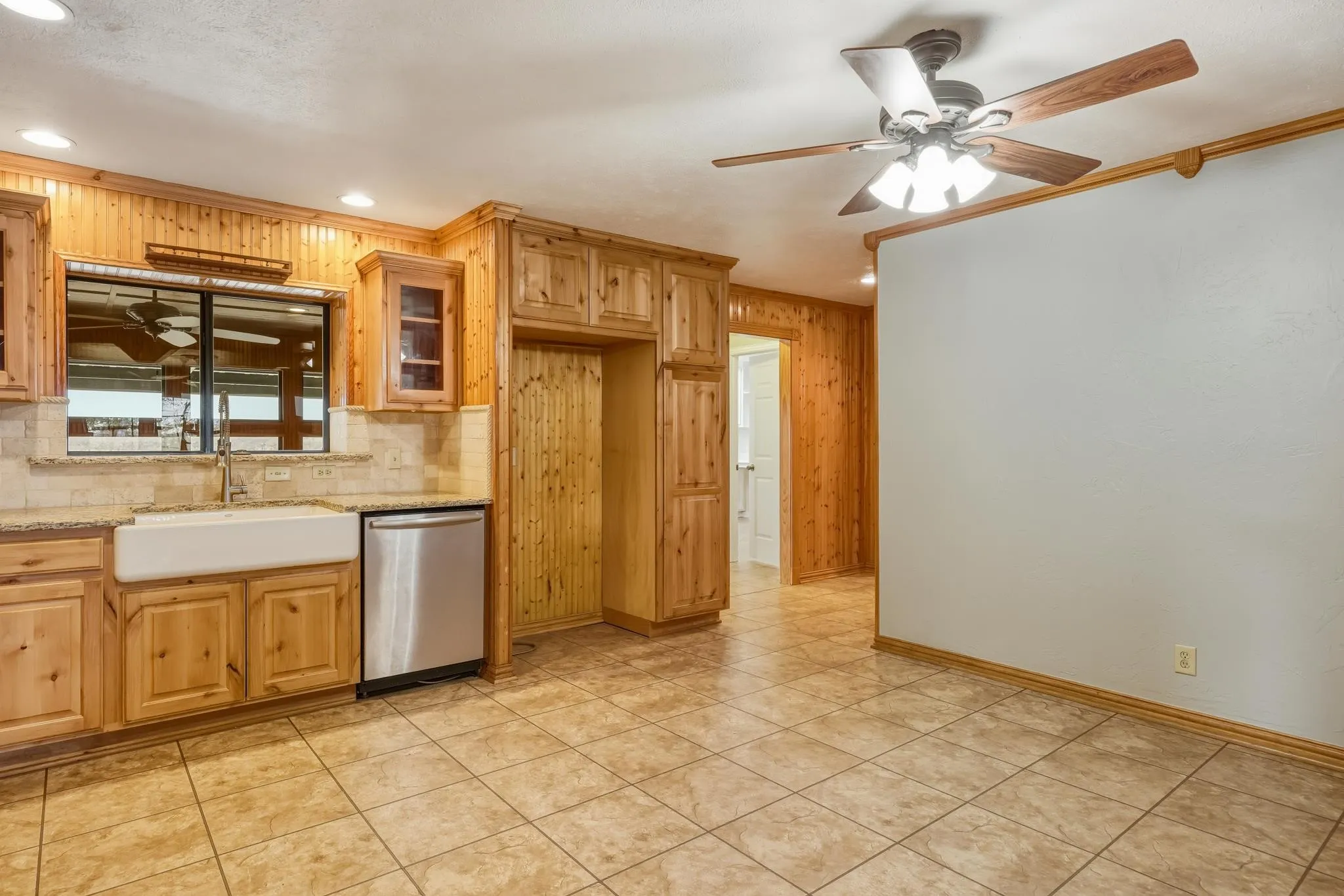 Single Family Residence For Sale in Wise County , 904 County Road 3341, Paradise, Texas 76073, 3 Bedroom, 3 Bathroom, 2 Garage spaces, 2,654 Sqft, built in 2007, Preowned, mls#21128054, Real Estate Agent in Paradise, Homes For Sale in Wise county, Homes For Sale in Paradise, Realtor in Paradise Texas, Real Estate Brokerage Independent Realty Texas, Luminita Cordes Realtor