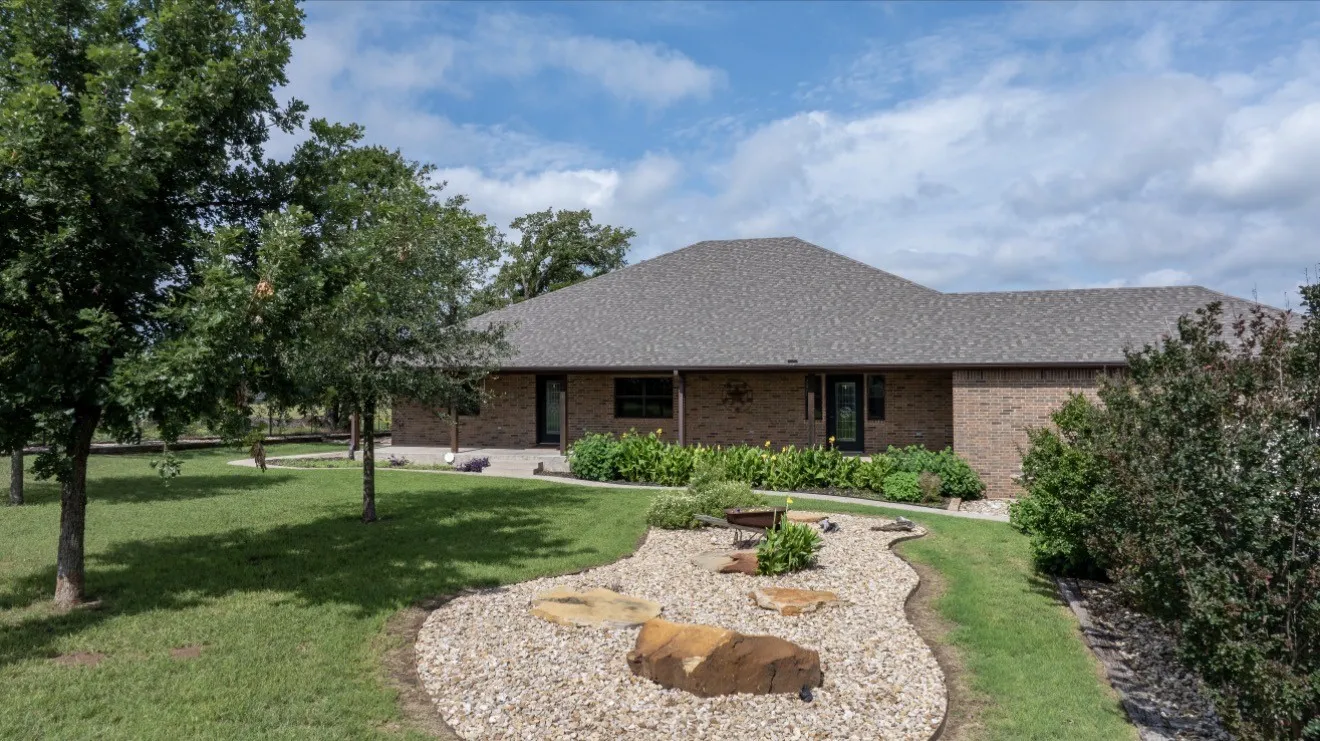 Single Family Residence For Sale in Wise County , 904 County Road 3341, Paradise, Texas 76073, 3 Bedroom, 3 Bathroom, 2 Garage spaces, 2,654 Sqft, built in 2007, Preowned, mls#21128054, Real Estate Agent in Paradise, Homes For Sale in Wise county, Homes For Sale in Paradise, Realtor in Paradise Texas, Real Estate Brokerage Independent Realty Texas, Luminita Cordes Realtor