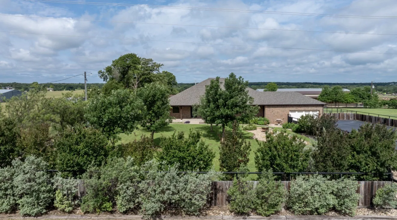Single Family Residence For Sale in Wise County , 904 County Road 3341, Paradise, Texas 76073, 3 Bedroom, 3 Bathroom, 2 Garage spaces, 2,654 Sqft, built in 2007, Preowned, mls#21128054, Real Estate Agent in Paradise, Homes For Sale in Wise county, Homes For Sale in Paradise, Realtor in Paradise Texas, Real Estate Brokerage Independent Realty Texas, Luminita Cordes Realtor