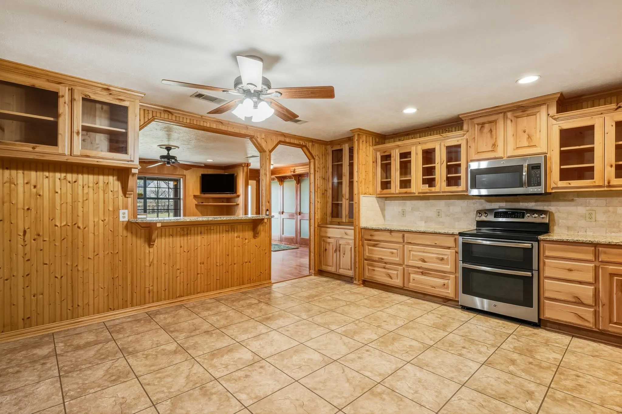 Single Family Residence For Sale in Wise County , 904 County Road 3341, Paradise, Texas 76073, 3 Bedroom, 3 Bathroom, 2 Garage spaces, 2,654 Sqft, built in 2007, Preowned, mls#21128054, Real Estate Agent in Paradise, Homes For Sale in Wise county, Homes For Sale in Paradise, Realtor in Paradise Texas, Real Estate Brokerage Independent Realty Texas, Luminita Cordes Realtor