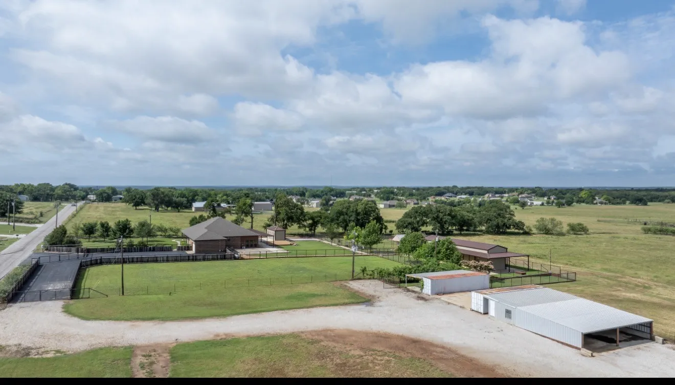 Single Family Residence For Sale in Wise County , 904 County Road 3341, Paradise, Texas 76073, 3 Bedroom, 3 Bathroom, 2 Garage spaces, 2,654 Sqft, built in 2007, Preowned, mls#21128054, Real Estate Agent in Paradise, Homes For Sale in Wise county, Homes For Sale in Paradise, Realtor in Paradise Texas, Real Estate Brokerage Independent Realty Texas, Luminita Cordes Realtor