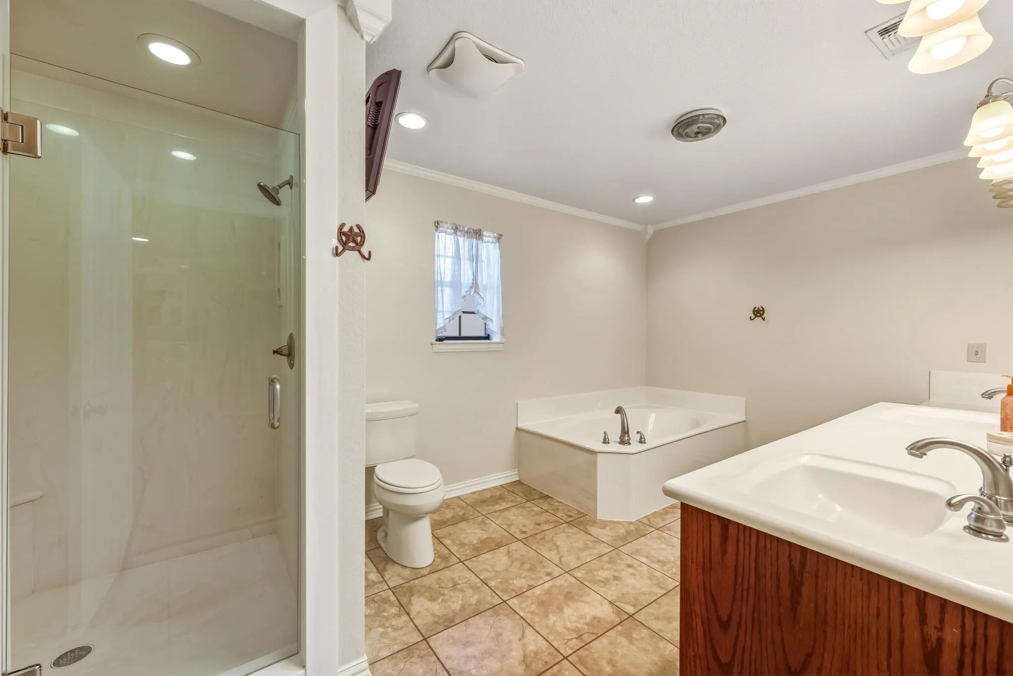 Single Family Residence For Sale in Wise County , 904 County Road 3341, Paradise, Texas 76073, 3 Bedroom, 3 Bathroom, 2 Garage spaces, 2,654 Sqft, built in 2007, Preowned, mls#21128054, Real Estate Agent in Paradise, Homes For Sale in Wise county, Homes For Sale in Paradise, Realtor in Paradise Texas, Real Estate Brokerage Independent Realty Texas, Luminita Cordes Realtor