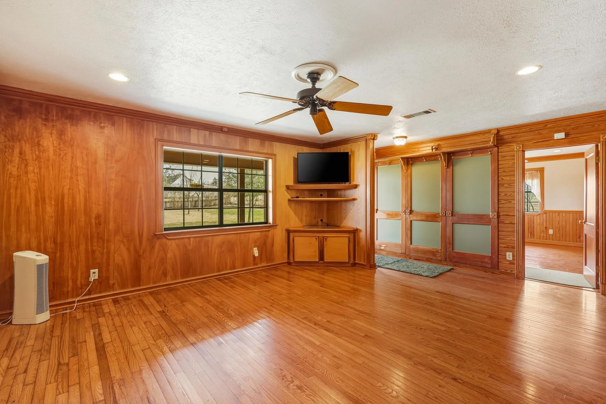 Single Family Residence For Sale in Wise County , 904 County Road 3341, Paradise, Texas 76073, 3 Bedroom, 3 Bathroom, 2 Garage spaces, 2,654 Sqft, built in 2007, Preowned, mls#21128054, Real Estate Agent in Paradise, Homes For Sale in Wise county, Homes For Sale in Paradise, Realtor in Paradise Texas, Real Estate Brokerage Independent Realty Texas, Luminita Cordes Realtor