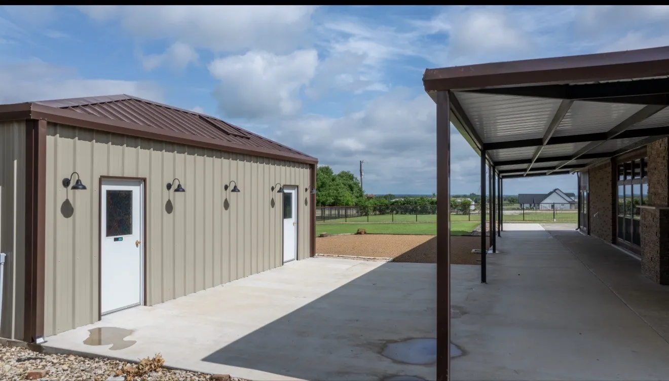 Single Family Residence For Sale in Wise County , 904 County Road 3341, Paradise, Texas 76073, 3 Bedroom, 3 Bathroom, 2 Garage spaces, 2,654 Sqft, built in 2007, Preowned, mls#21128054, Real Estate Agent in Paradise, Homes For Sale in Wise county, Homes For Sale in Paradise, Realtor in Paradise Texas, Real Estate Brokerage Independent Realty Texas, Luminita Cordes Realtor