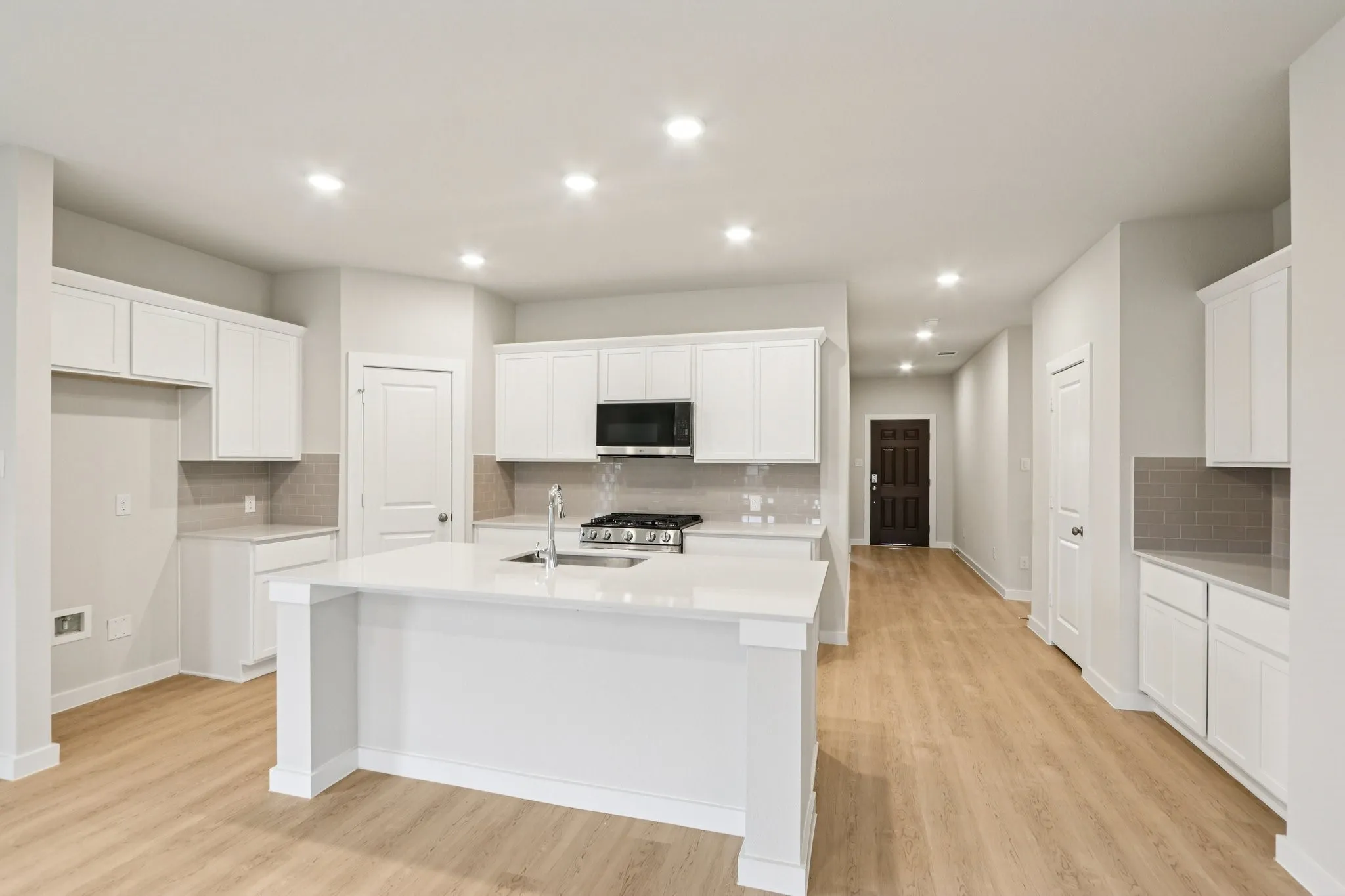 Single Family Residence For Sale in Kaufman County , 717 Vineyard Way, Forney, Texas 75126, 4 Bedroom, 3 Bathroom, 3 Garage spaces, 2,013 Sqft, built in 2025, New Construction - Incomplete, mls#21136709, Real Estate Agent in Forney, Homes For Sale in Kaufman county, Homes For Sale in Forney, Realtor in Forney Texas, Real Estate Brokerage Independent Realty Texas, Luminita Cordes Realtor