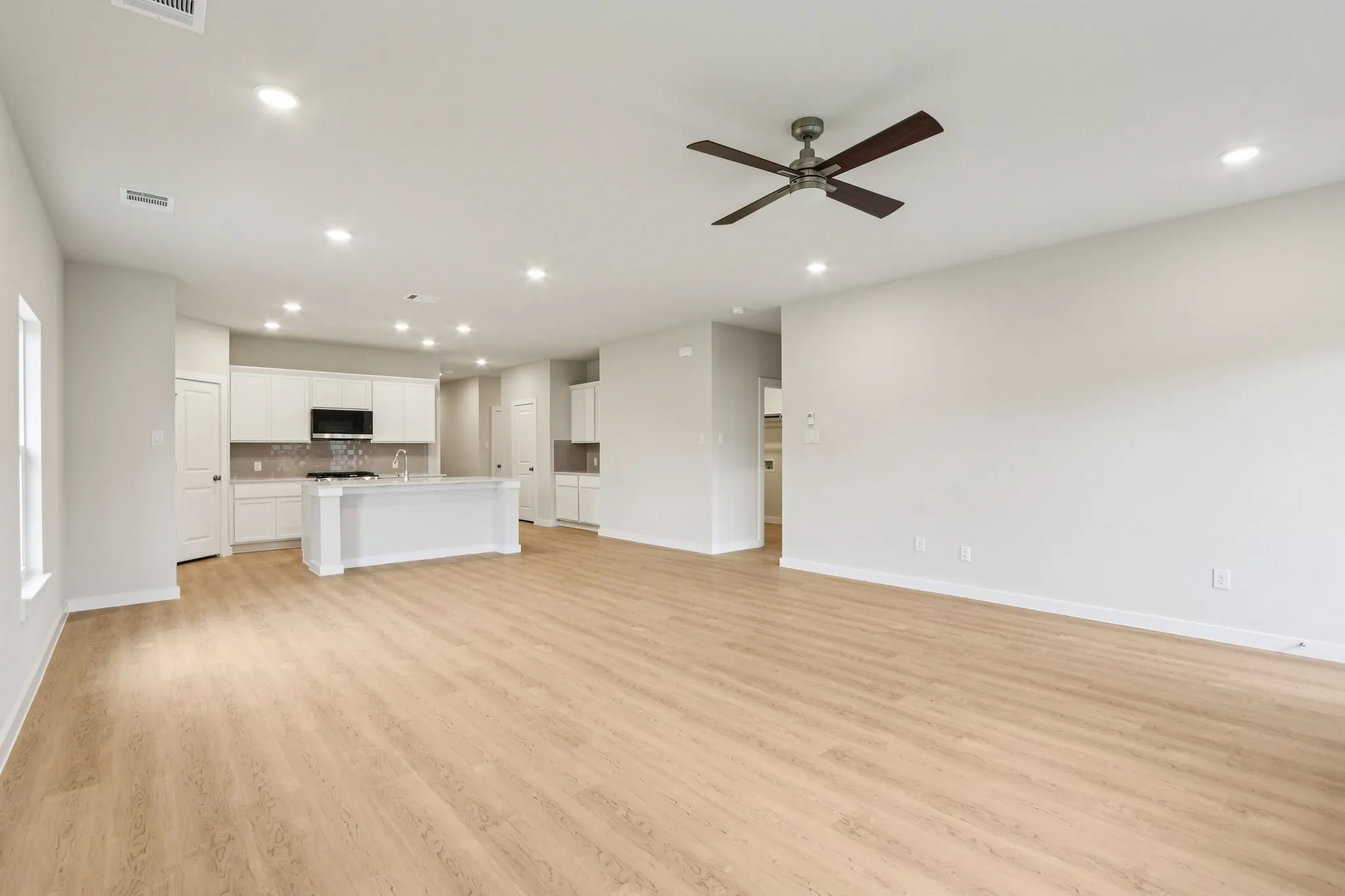 Single Family Residence For Sale in Kaufman County , 717 Vineyard Way, Forney, Texas 75126, 4 Bedroom, 3 Bathroom, 3 Garage spaces, 2,013 Sqft, built in 2025, New Construction - Incomplete, mls#21136709, Real Estate Agent in Forney, Homes For Sale in Kaufman county, Homes For Sale in Forney, Realtor in Forney Texas, Real Estate Brokerage Independent Realty Texas, Luminita Cordes Realtor