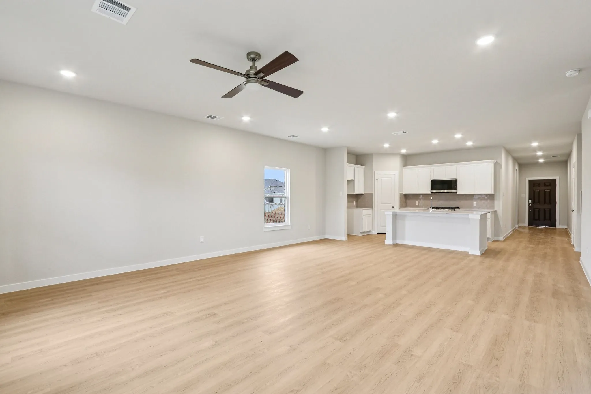 Single Family Residence For Sale in Kaufman County , 717 Vineyard Way, Forney, Texas 75126, 4 Bedroom, 3 Bathroom, 3 Garage spaces, 2,013 Sqft, built in 2025, New Construction - Incomplete, mls#21136709, Real Estate Agent in Forney, Homes For Sale in Kaufman county, Homes For Sale in Forney, Realtor in Forney Texas, Real Estate Brokerage Independent Realty Texas, Luminita Cordes Realtor