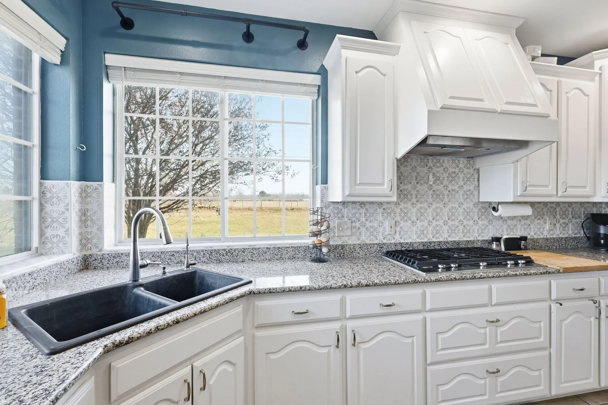 Single Family Residence For Sale in Wise County , 102 Van Meter Drive, Aurora, Texas 76078, 4 Bedroom, 3 Bathroom, 3 Garage spaces, 3,768 Sqft, built in 2005, mls#21136698, Real Estate Agent in Aurora, Homes For Sale in Wise county, Homes For Sale in Aurora, Realtor in Aurora Texas, Real Estate Brokerage Independent Realty Texas, Luminita Cordes Realtor