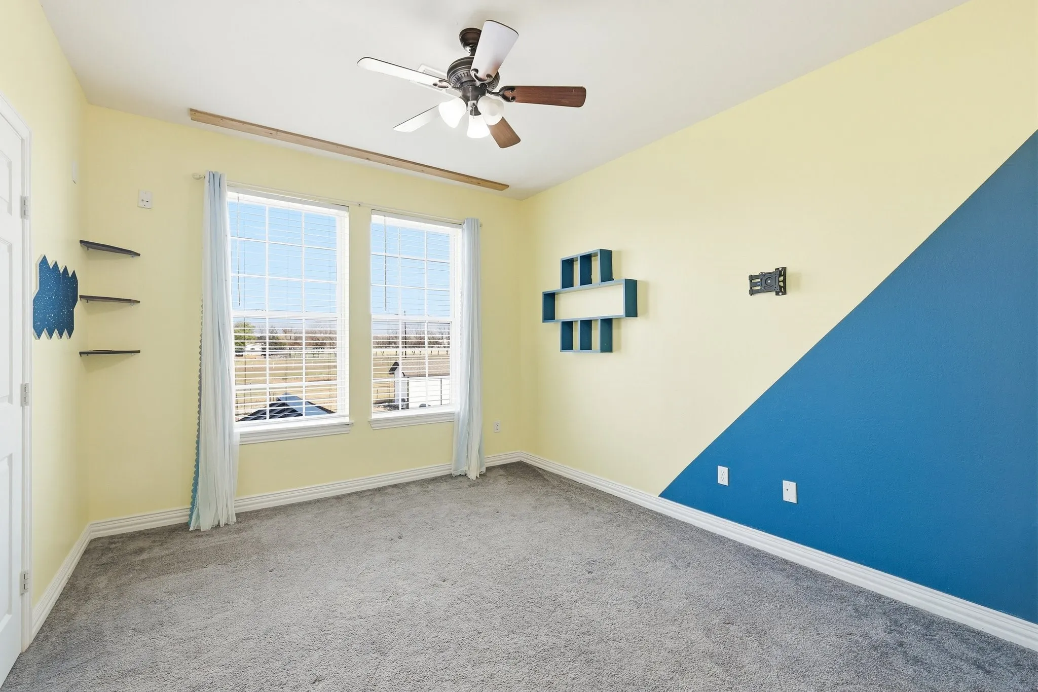 Single Family Residence For Sale in Wise County , 102 Van Meter Drive, Aurora, Texas 76078, 4 Bedroom, 3 Bathroom, 3 Garage spaces, 3,768 Sqft, built in 2005, mls#21136698, Real Estate Agent in Aurora, Homes For Sale in Wise county, Homes For Sale in Aurora, Realtor in Aurora Texas, Real Estate Brokerage Independent Realty Texas, Luminita Cordes Realtor
