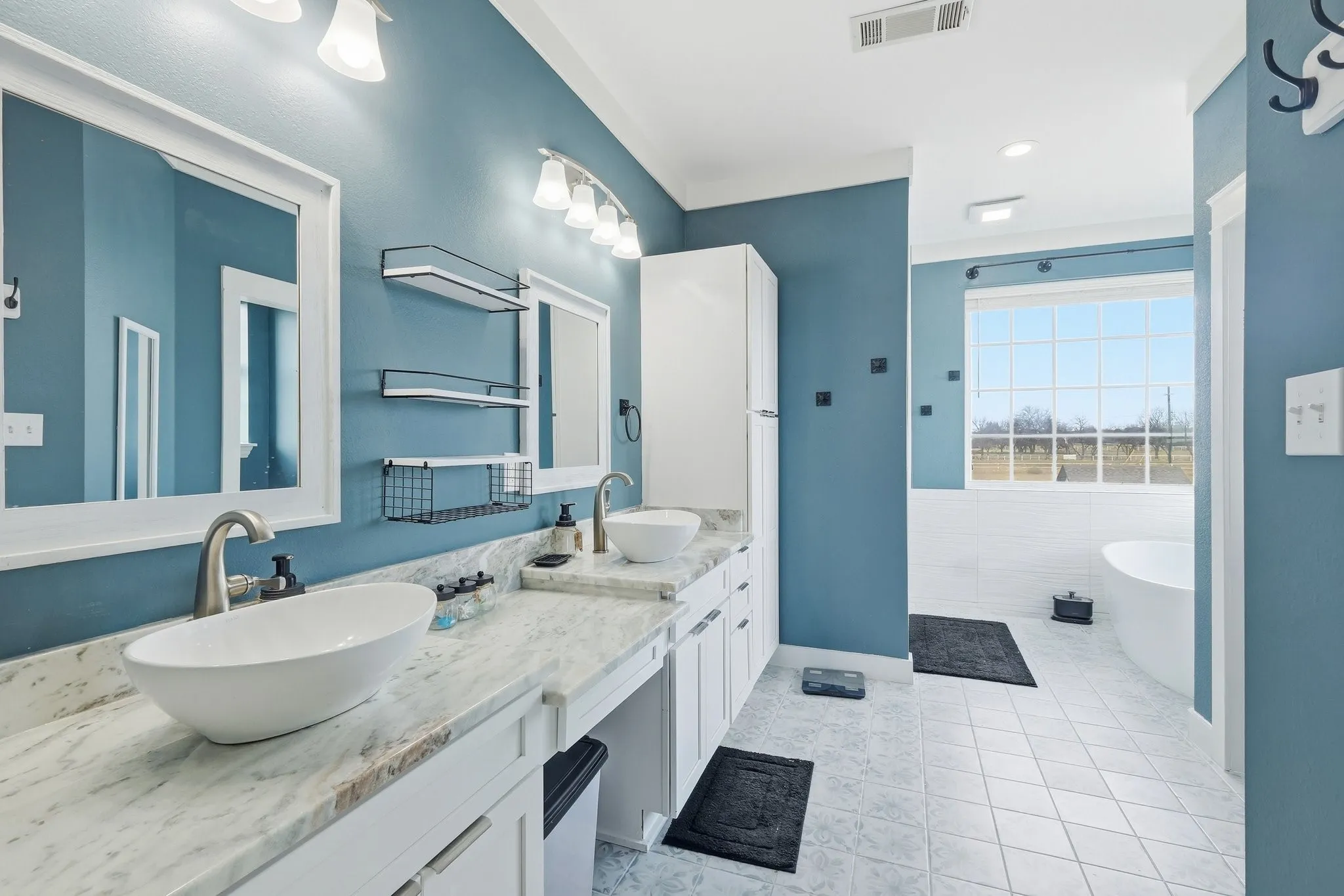 Single Family Residence For Sale in Wise County , 102 Van Meter Drive, Aurora, Texas 76078, 4 Bedroom, 3 Bathroom, 3 Garage spaces, 3,768 Sqft, built in 2005, mls#21136698, Real Estate Agent in Aurora, Homes For Sale in Wise county, Homes For Sale in Aurora, Realtor in Aurora Texas, Real Estate Brokerage Independent Realty Texas, Luminita Cordes Realtor