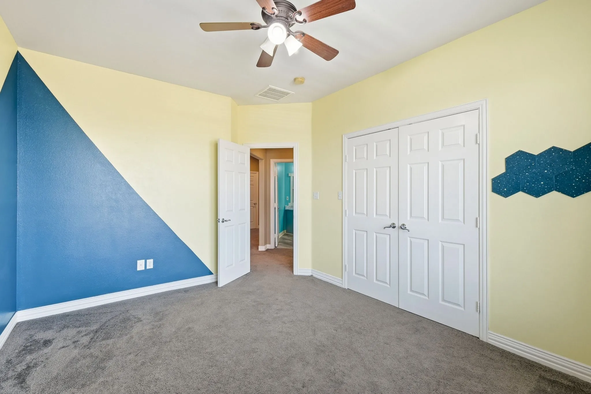 Single Family Residence For Sale in Wise County , 102 Van Meter Drive, Aurora, Texas 76078, 4 Bedroom, 3 Bathroom, 3 Garage spaces, 3,768 Sqft, built in 2005, mls#21136698, Real Estate Agent in Aurora, Homes For Sale in Wise county, Homes For Sale in Aurora, Realtor in Aurora Texas, Real Estate Brokerage Independent Realty Texas, Luminita Cordes Realtor