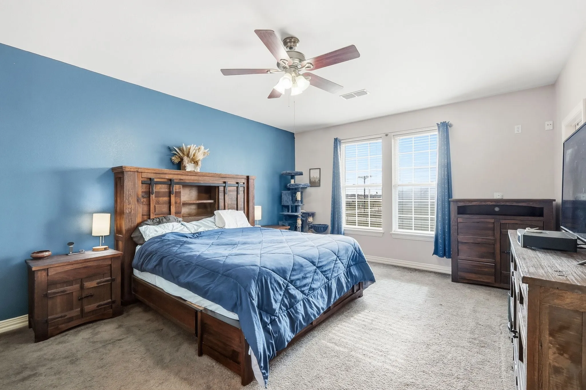 Single Family Residence For Sale in Wise County , 102 Van Meter Drive, Aurora, Texas 76078, 4 Bedroom, 3 Bathroom, 3 Garage spaces, 3,768 Sqft, built in 2005, mls#21136698, Real Estate Agent in Aurora, Homes For Sale in Wise county, Homes For Sale in Aurora, Realtor in Aurora Texas, Real Estate Brokerage Independent Realty Texas, Luminita Cordes Realtor