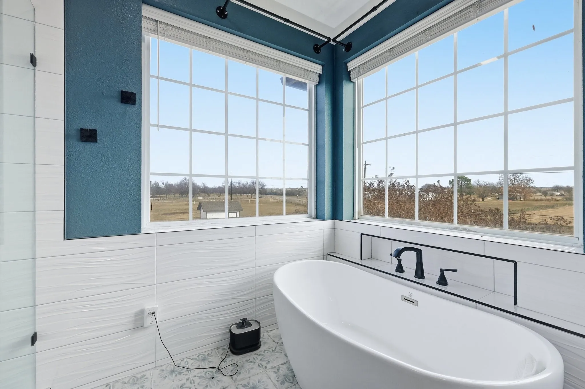 Single Family Residence For Sale in Wise County , 102 Van Meter Drive, Aurora, Texas 76078, 4 Bedroom, 3 Bathroom, 3 Garage spaces, 3,768 Sqft, built in 2005, mls#21136698, Real Estate Agent in Aurora, Homes For Sale in Wise county, Homes For Sale in Aurora, Realtor in Aurora Texas, Real Estate Brokerage Independent Realty Texas, Luminita Cordes Realtor