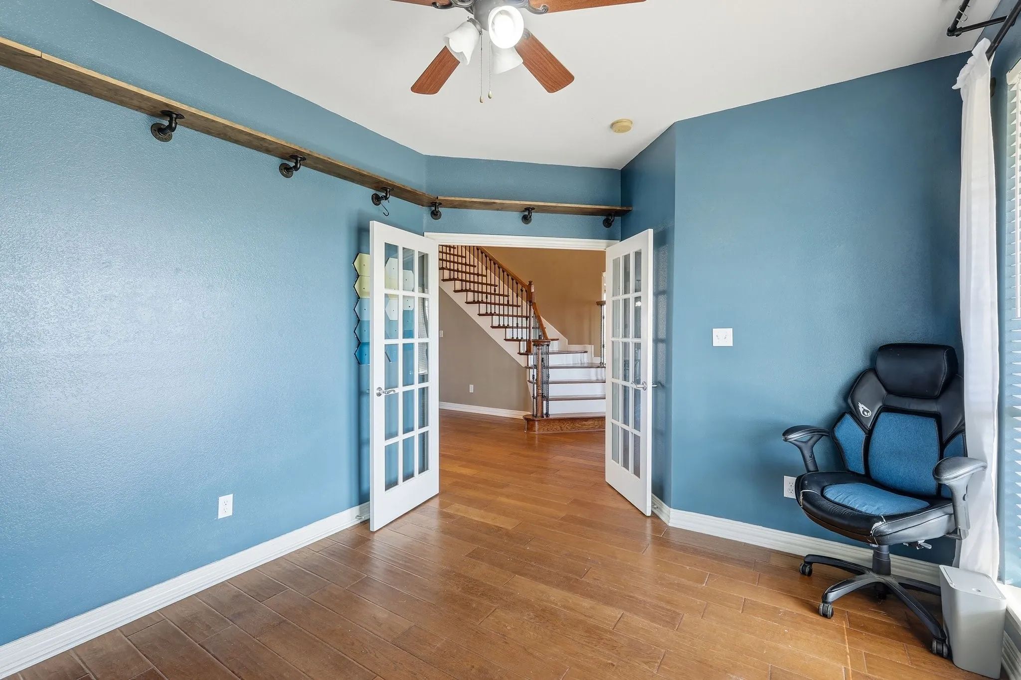 Single Family Residence For Sale in Wise County , 102 Van Meter Drive, Aurora, Texas 76078, 4 Bedroom, 3 Bathroom, 3 Garage spaces, 3,768 Sqft, built in 2005, mls#21136698, Real Estate Agent in Aurora, Homes For Sale in Wise county, Homes For Sale in Aurora, Realtor in Aurora Texas, Real Estate Brokerage Independent Realty Texas, Luminita Cordes Realtor