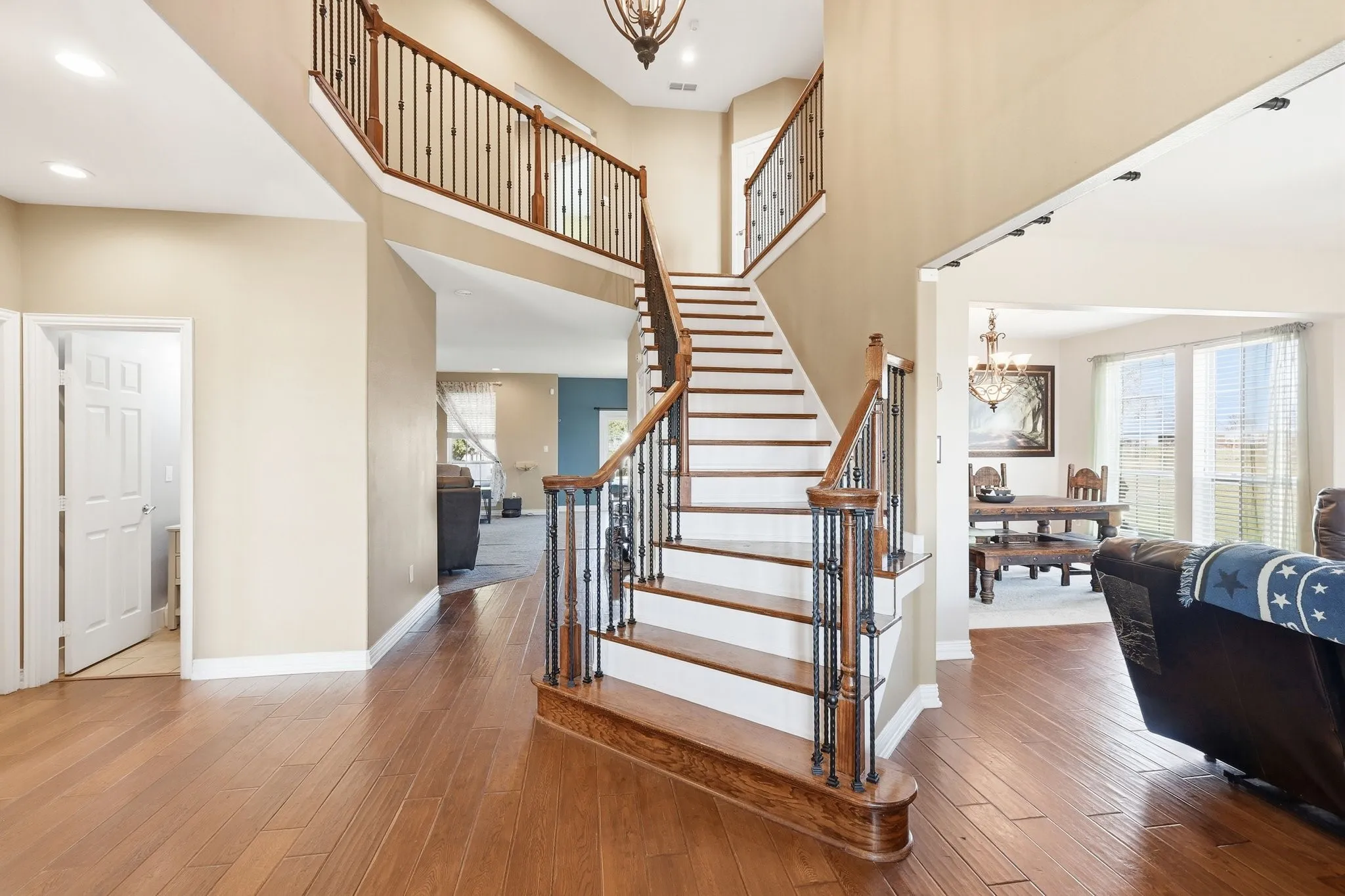 Single Family Residence For Sale in Wise County , 102 Van Meter Drive, Aurora, Texas 76078, 4 Bedroom, 3 Bathroom, 3 Garage spaces, 3,768 Sqft, built in 2005, mls#21136698, Real Estate Agent in Aurora, Homes For Sale in Wise county, Homes For Sale in Aurora, Realtor in Aurora Texas, Real Estate Brokerage Independent Realty Texas, Luminita Cordes Realtor