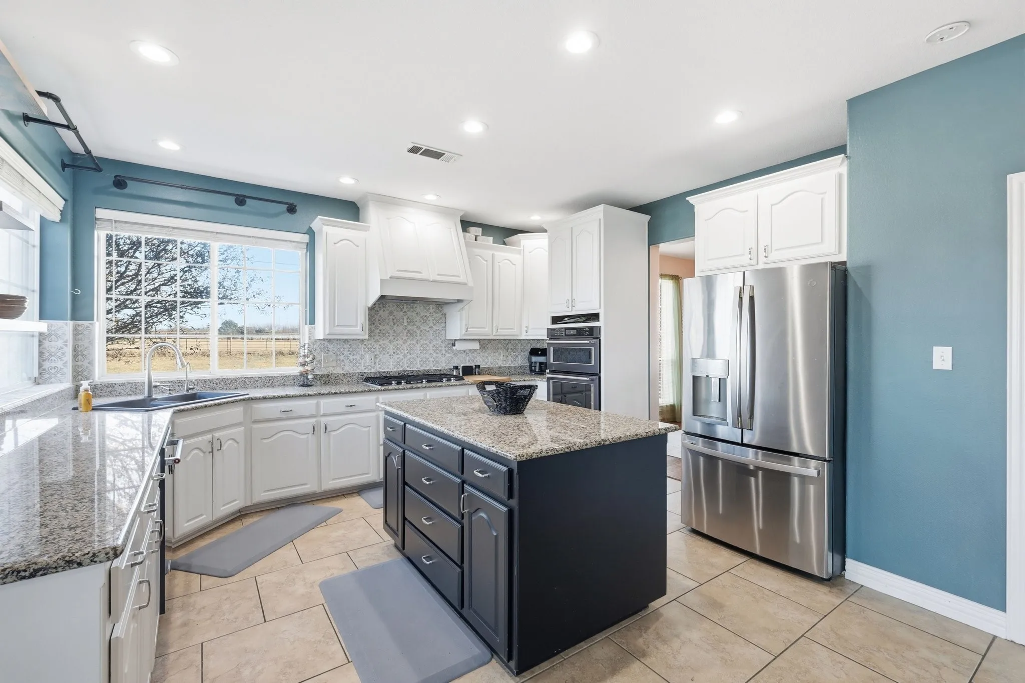 Single Family Residence For Sale in Wise County , 102 Van Meter Drive, Aurora, Texas 76078, 4 Bedroom, 3 Bathroom, 3 Garage spaces, 3,768 Sqft, built in 2005, mls#21136698, Real Estate Agent in Aurora, Homes For Sale in Wise county, Homes For Sale in Aurora, Realtor in Aurora Texas, Real Estate Brokerage Independent Realty Texas, Luminita Cordes Realtor