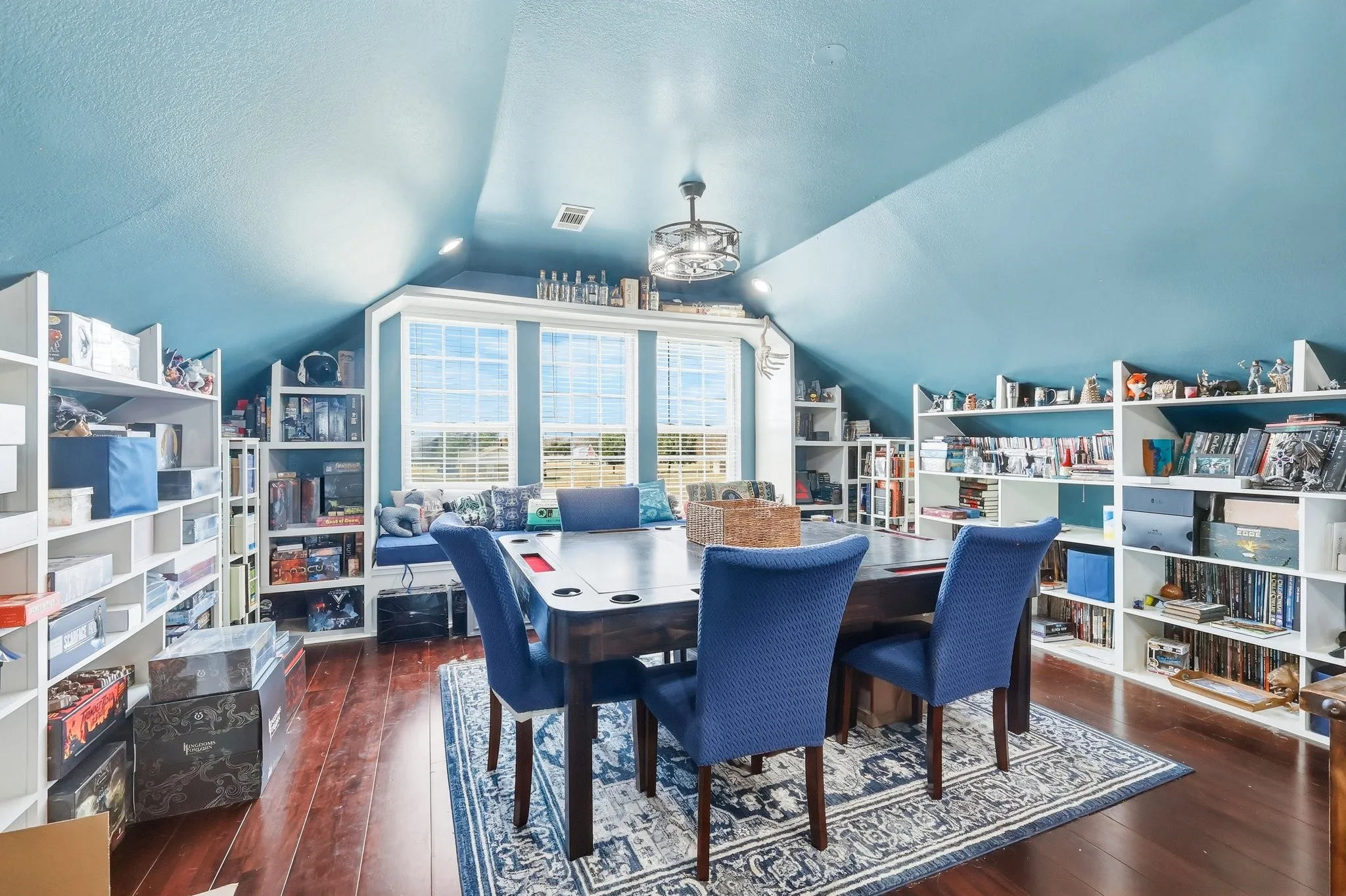 Single Family Residence For Sale in Wise County , 102 Van Meter Drive, Aurora, Texas 76078, 4 Bedroom, 3 Bathroom, 3 Garage spaces, 3,768 Sqft, built in 2005, mls#21136698, Real Estate Agent in Aurora, Homes For Sale in Wise county, Homes For Sale in Aurora, Realtor in Aurora Texas, Real Estate Brokerage Independent Realty Texas, Luminita Cordes Realtor
