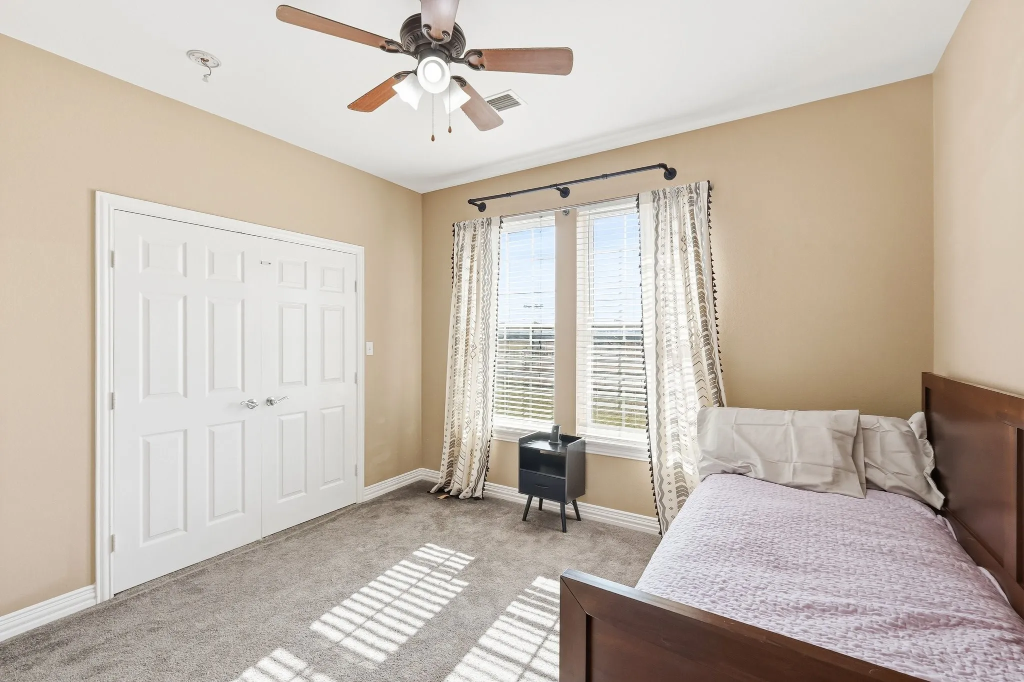 Single Family Residence For Sale in Wise County , 102 Van Meter Drive, Aurora, Texas 76078, 4 Bedroom, 3 Bathroom, 3 Garage spaces, 3,768 Sqft, built in 2005, mls#21136698, Real Estate Agent in Aurora, Homes For Sale in Wise county, Homes For Sale in Aurora, Realtor in Aurora Texas, Real Estate Brokerage Independent Realty Texas, Luminita Cordes Realtor