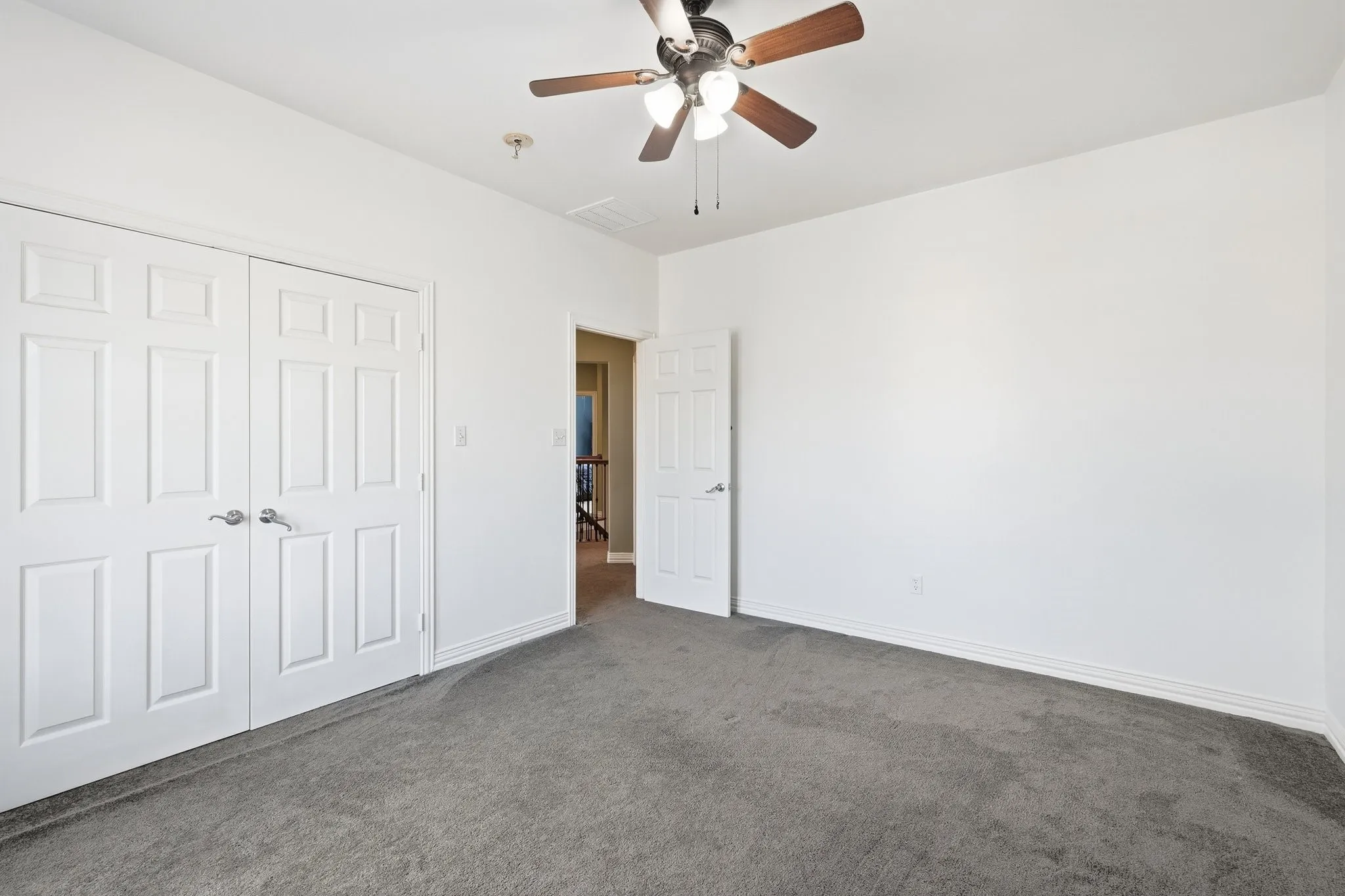Single Family Residence For Sale in Wise County , 102 Van Meter Drive, Aurora, Texas 76078, 4 Bedroom, 3 Bathroom, 3 Garage spaces, 3,768 Sqft, built in 2005, mls#21136698, Real Estate Agent in Aurora, Homes For Sale in Wise county, Homes For Sale in Aurora, Realtor in Aurora Texas, Real Estate Brokerage Independent Realty Texas, Luminita Cordes Realtor