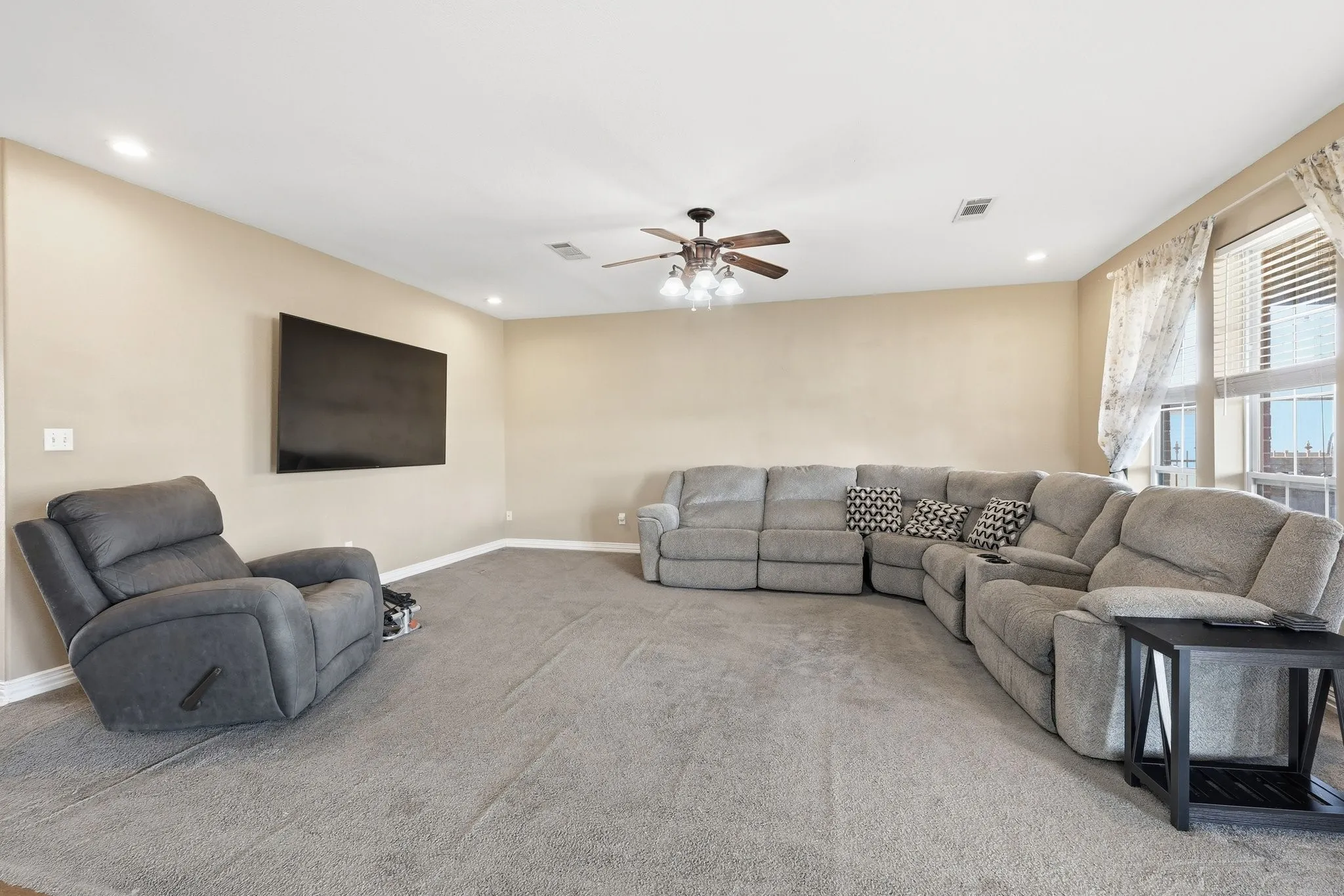 Single Family Residence For Sale in Wise County , 102 Van Meter Drive, Aurora, Texas 76078, 4 Bedroom, 3 Bathroom, 3 Garage spaces, 3,768 Sqft, built in 2005, mls#21136698, Real Estate Agent in Aurora, Homes For Sale in Wise county, Homes For Sale in Aurora, Realtor in Aurora Texas, Real Estate Brokerage Independent Realty Texas, Luminita Cordes Realtor