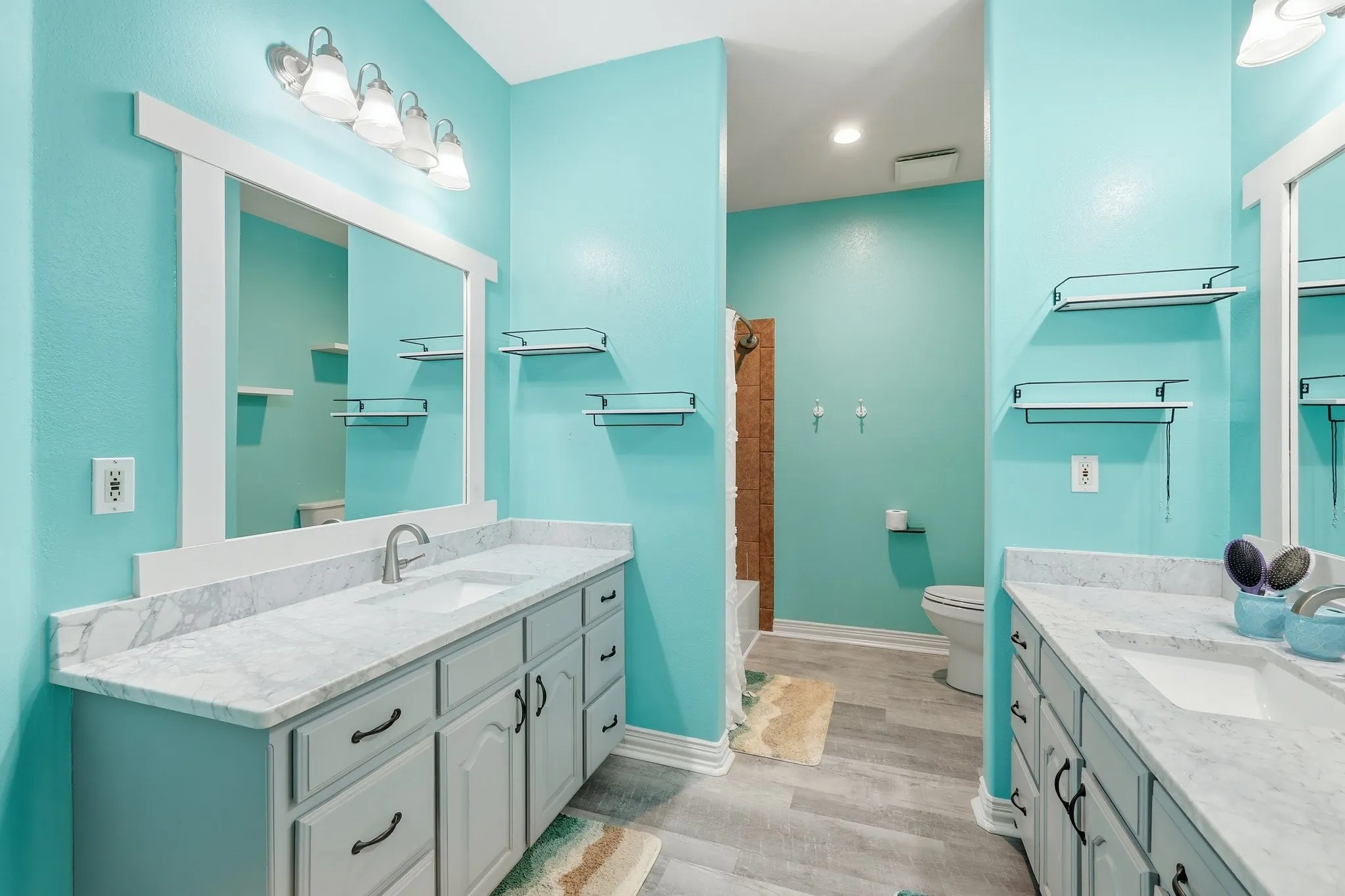 Single Family Residence For Sale in Wise County , 102 Van Meter Drive, Aurora, Texas 76078, 4 Bedroom, 3 Bathroom, 3 Garage spaces, 3,768 Sqft, built in 2005, mls#21136698, Real Estate Agent in Aurora, Homes For Sale in Wise county, Homes For Sale in Aurora, Realtor in Aurora Texas, Real Estate Brokerage Independent Realty Texas, Luminita Cordes Realtor